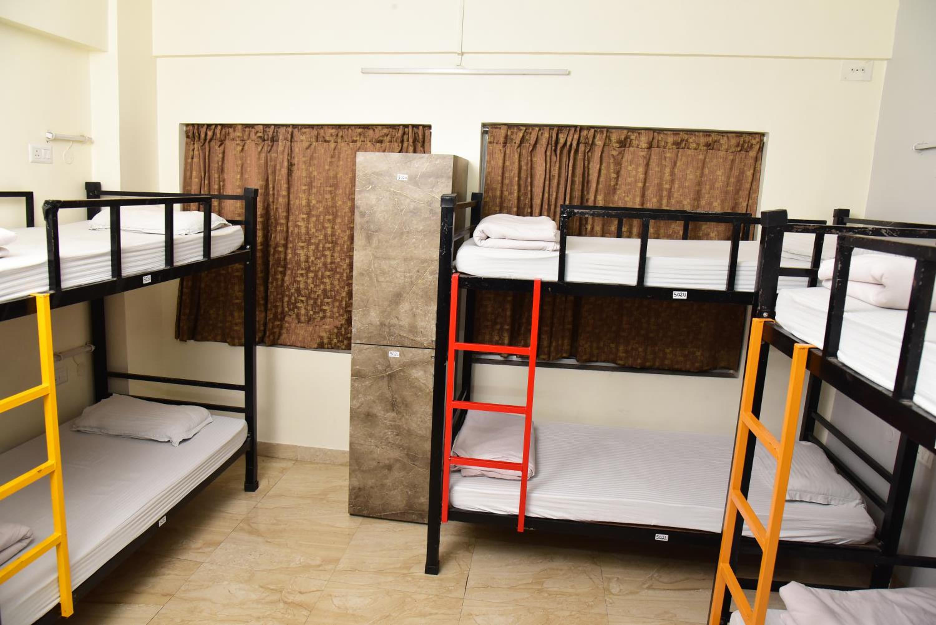 Bed in 6-Bed Mixed Dormitory Room photo 2