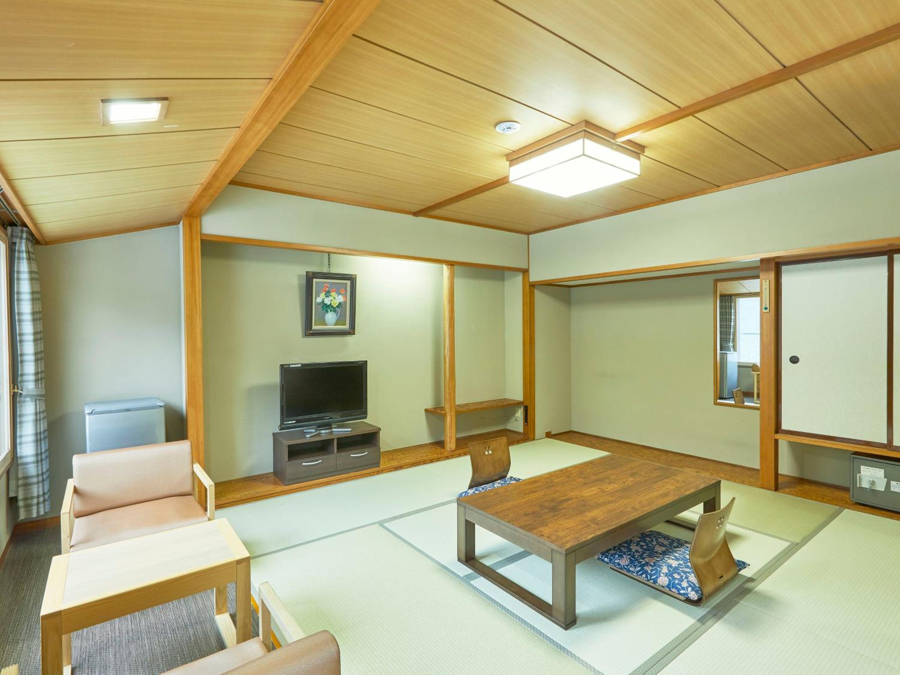Japanese style room 8 tatami photo 3
