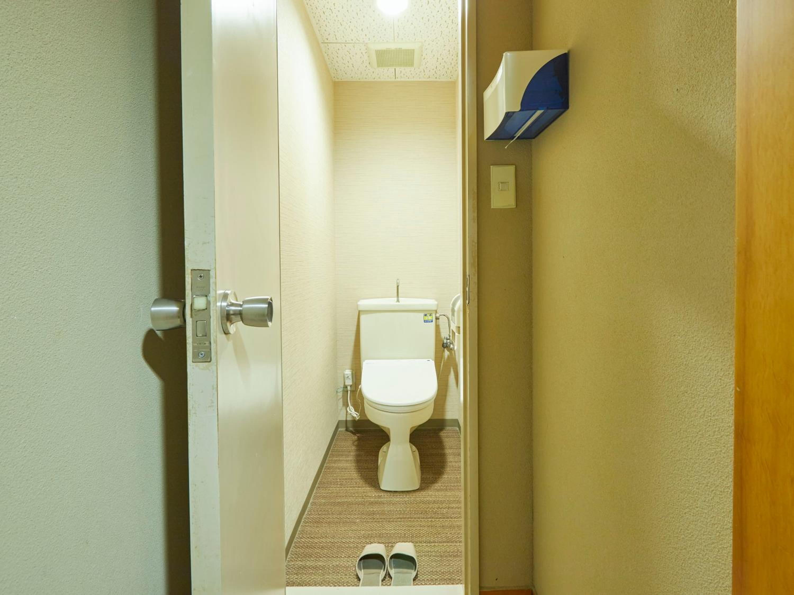 Japanese style room 8 tatami photo 2