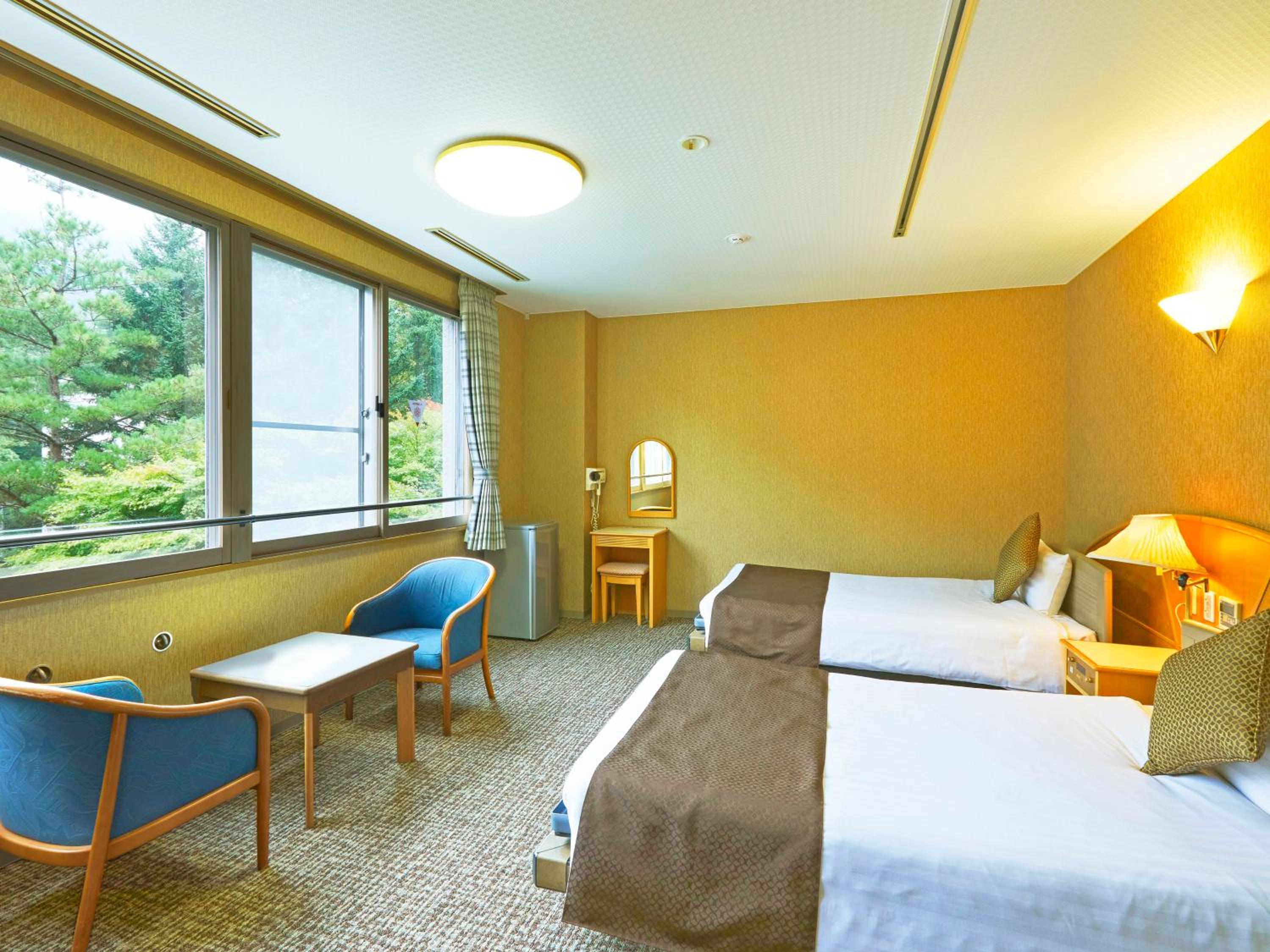 Accessible room with private bathroom photo 3