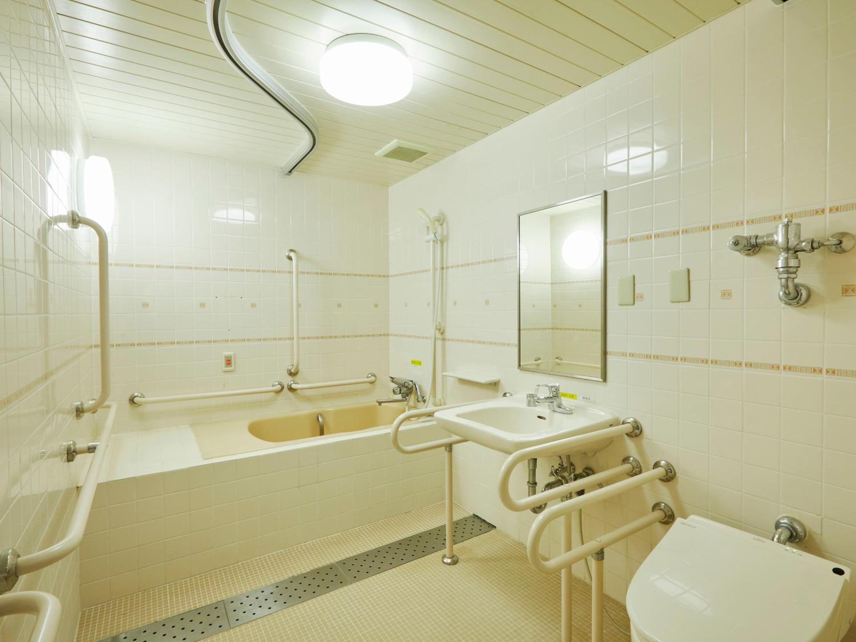 Accessible room with private bathroom photo 2