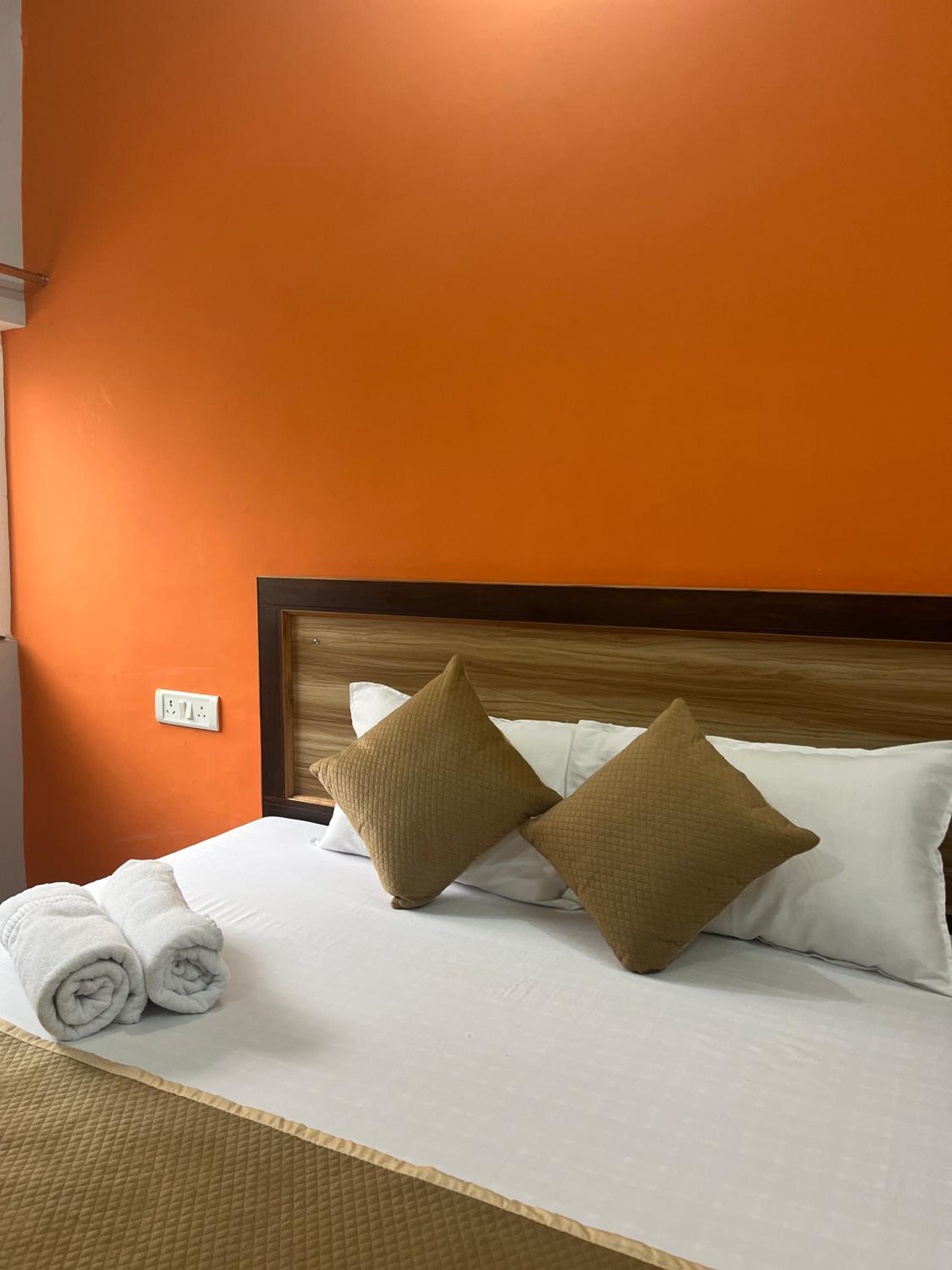 Deluxe Double Room (2 Adults + 1 Child) photo 3