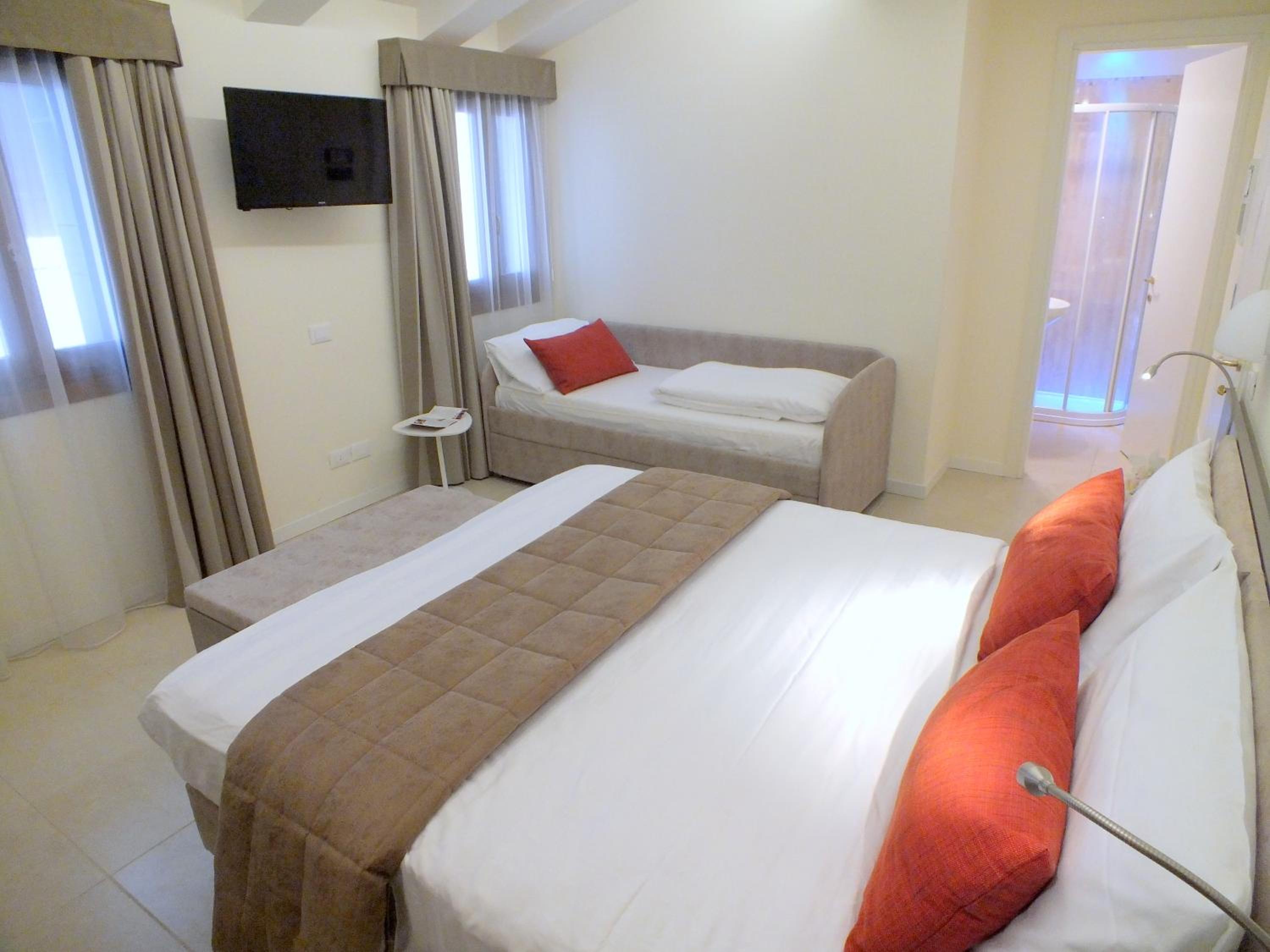 Standard Triple Room photo 2