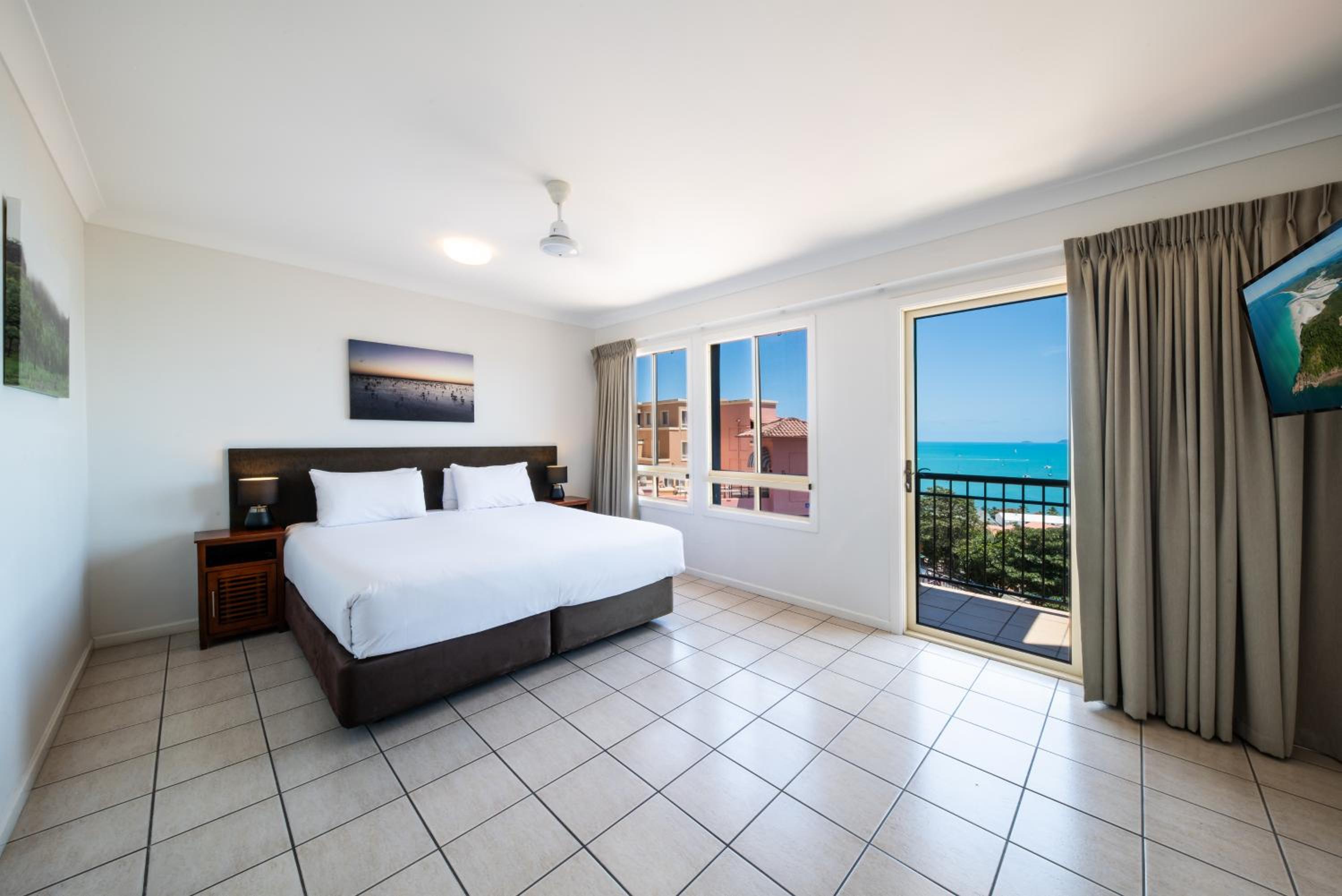 Two-Bedroom Deluxe Apartment with Ocean View photo 3