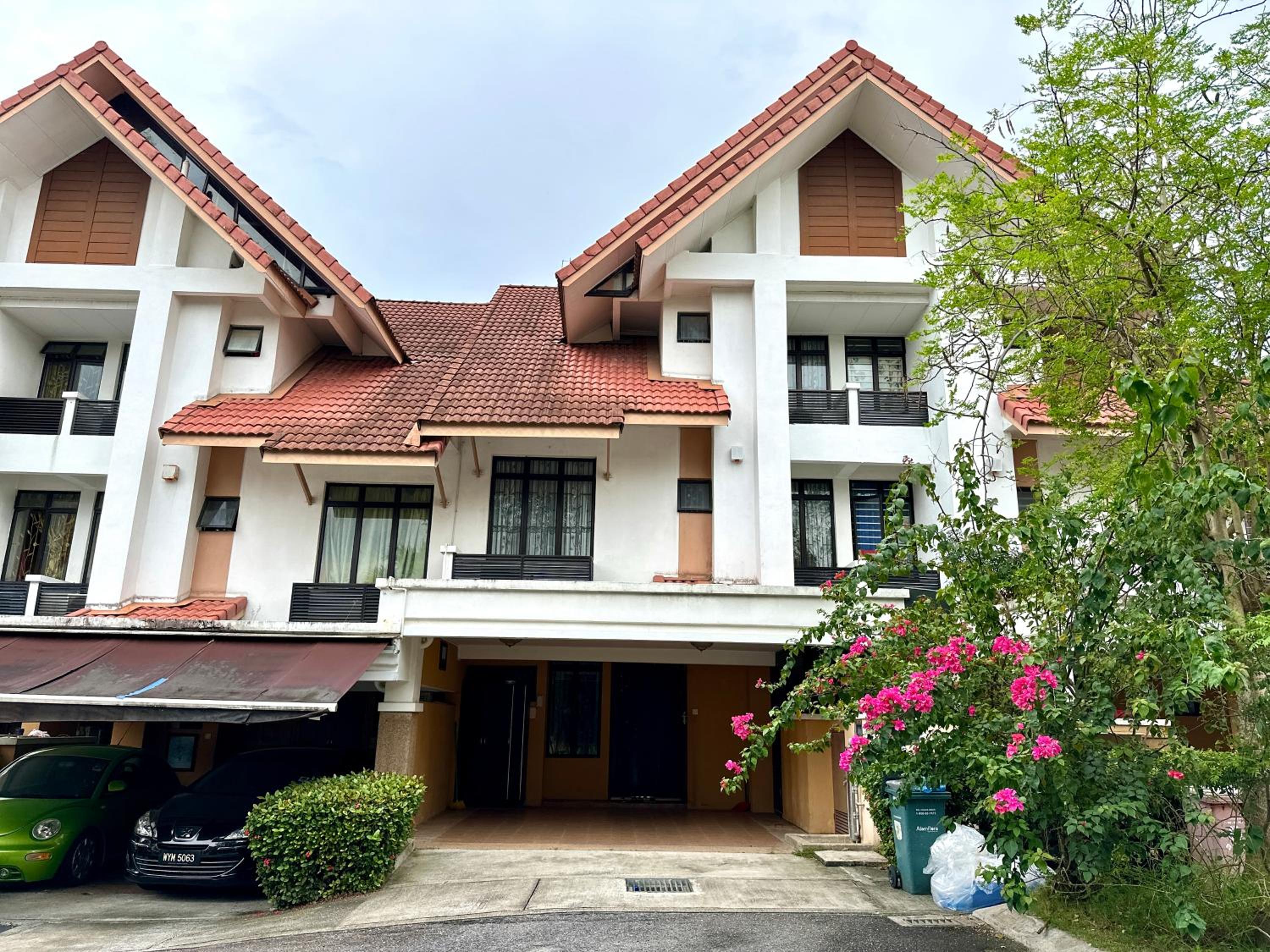 Five-Bedroom House photo 2