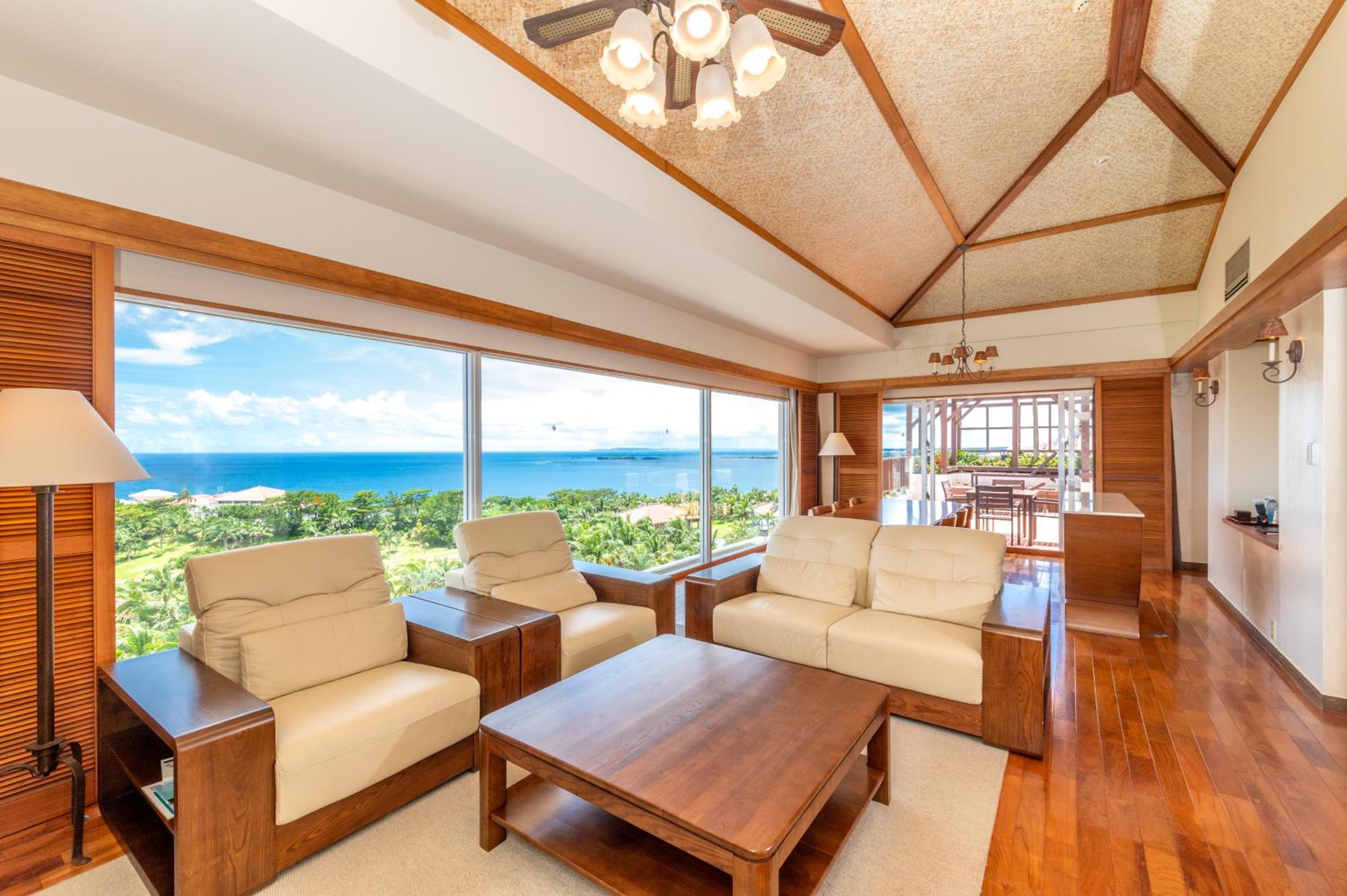 Royal Suite Premium Room with Ocean View with Jet bath photo 2