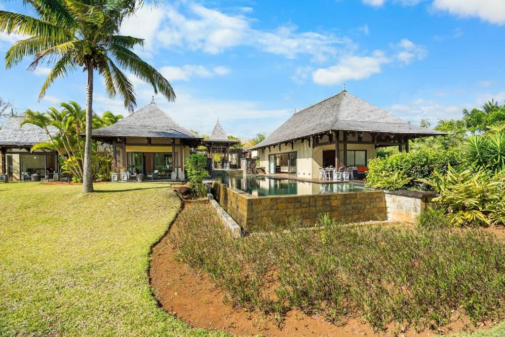 Three-Bedroom Villa photo 3
