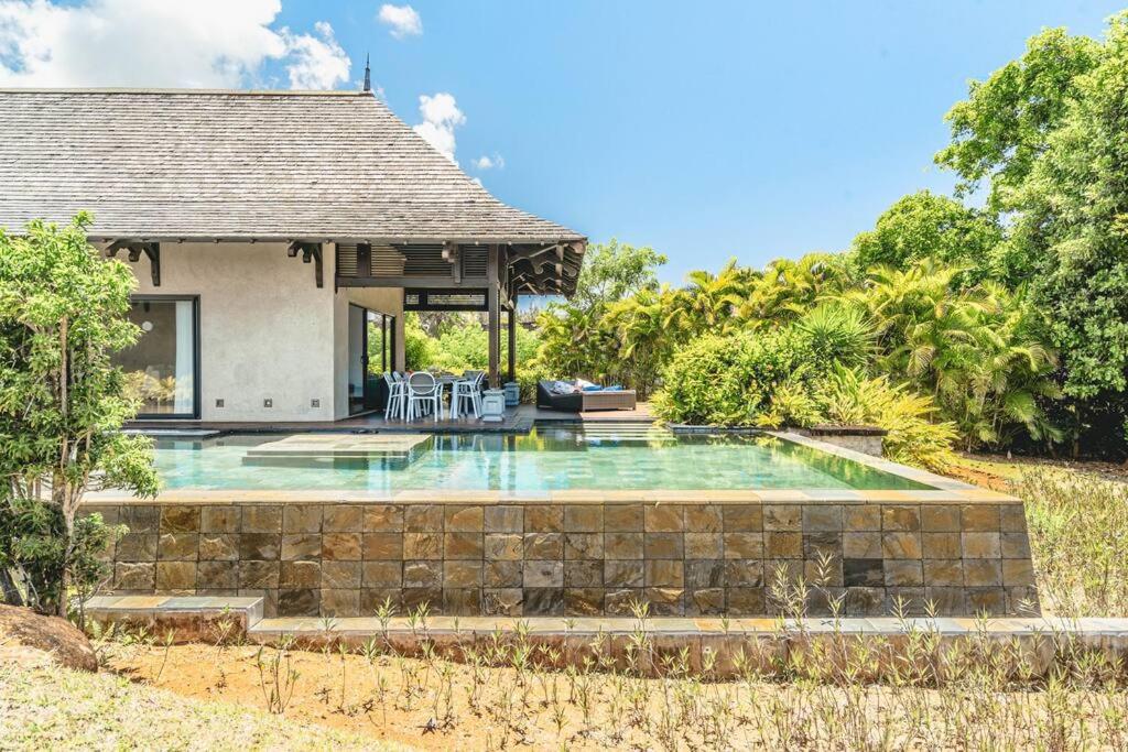 Three-Bedroom Villa photo 2