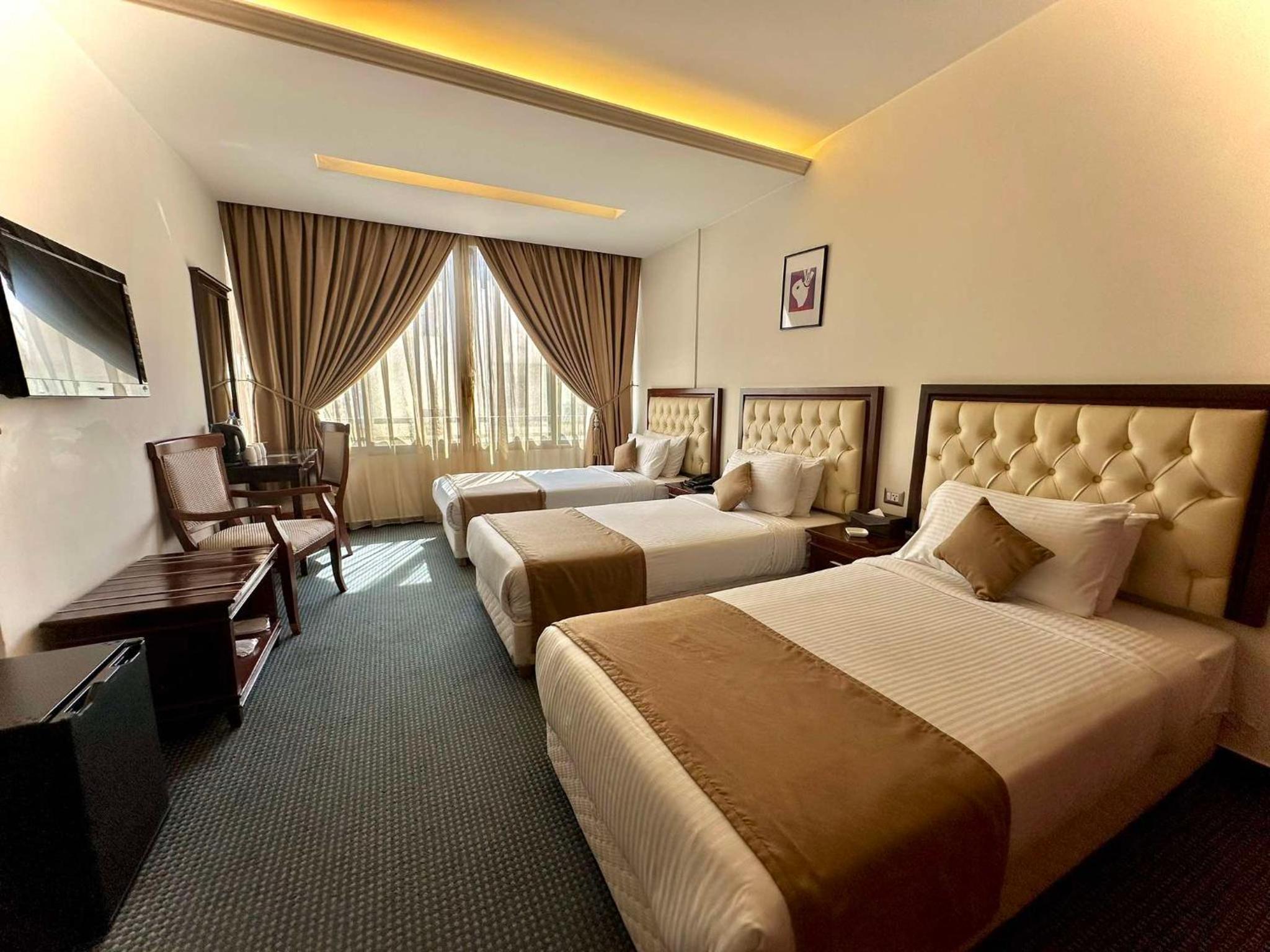 Executive Club Triple Room - Photo 2