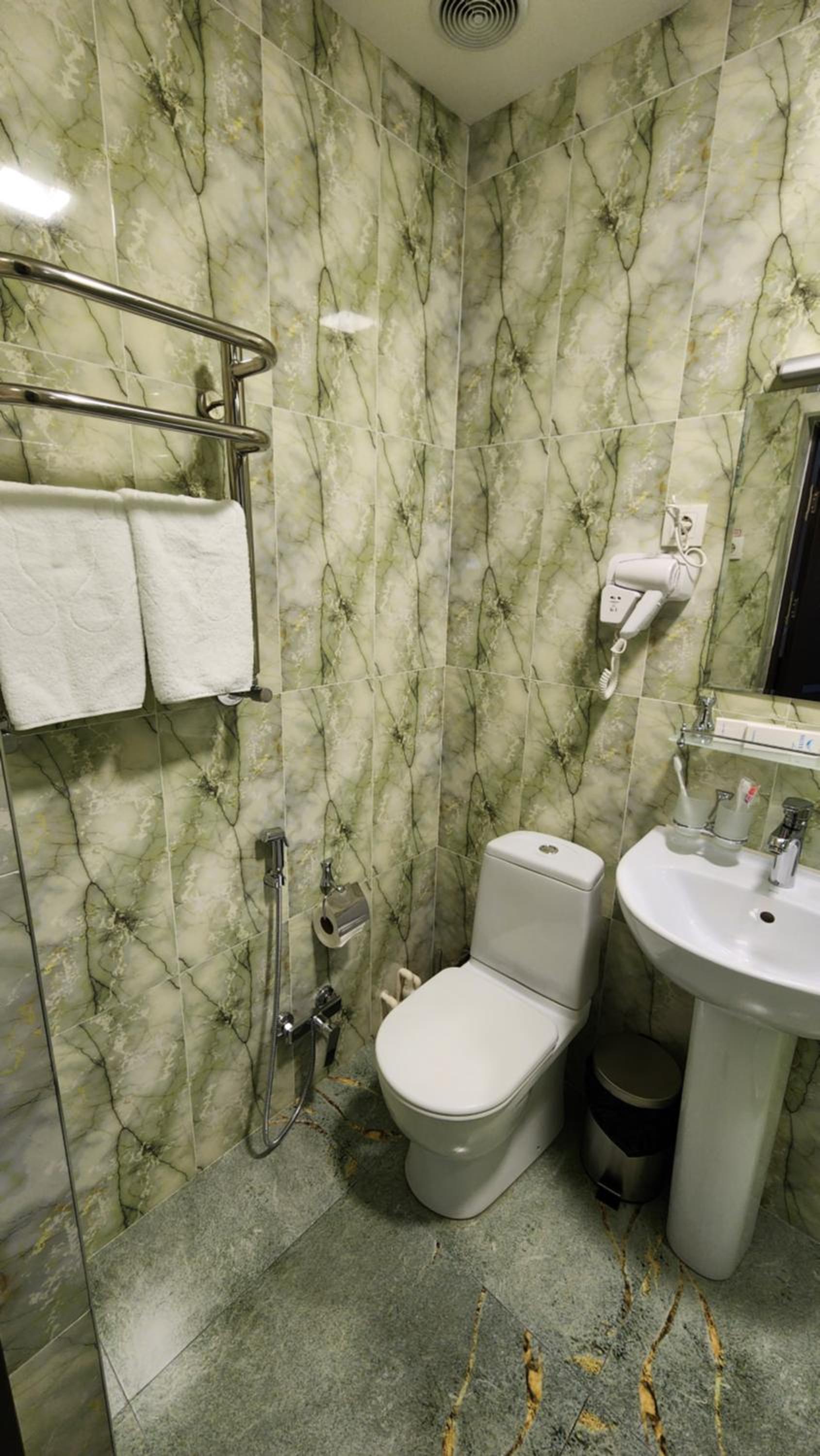 Double or Twin Room - Photo 16