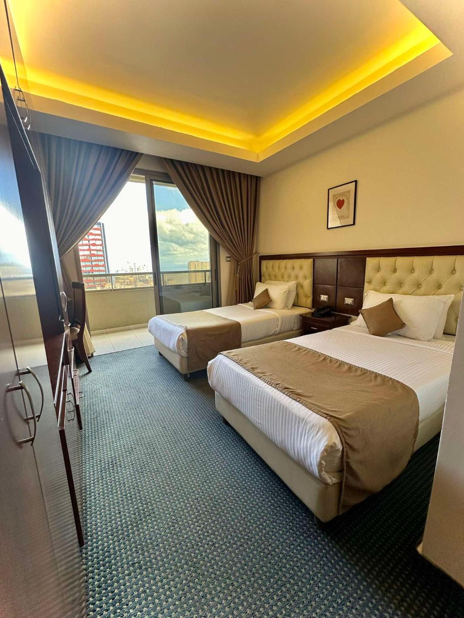 Executive Club Triple Room - Photo 1