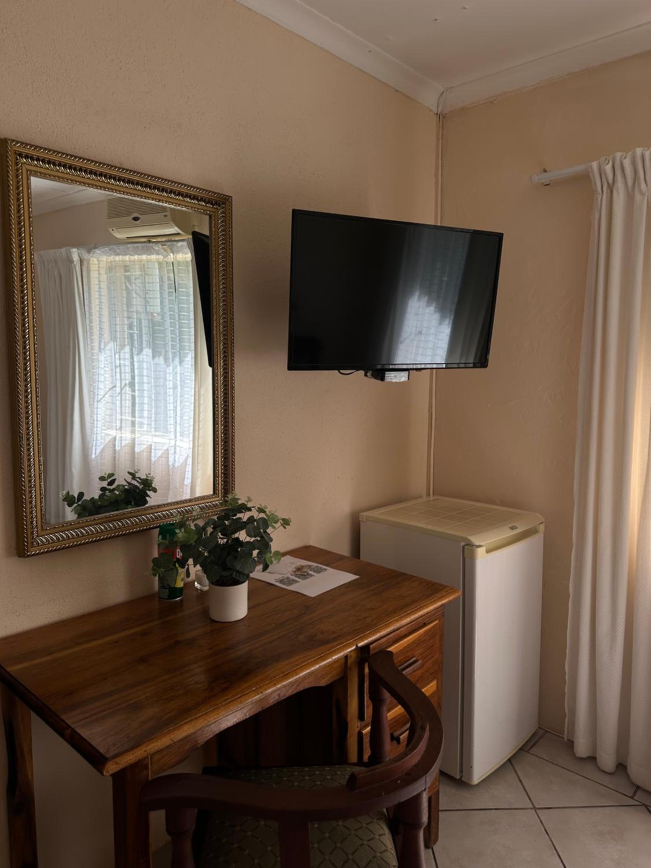 Double Room with Private Bathroom photo 2