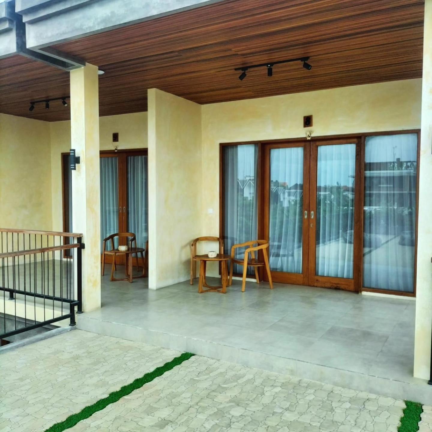 Deluxe Double Room with Balcony - Photo 8