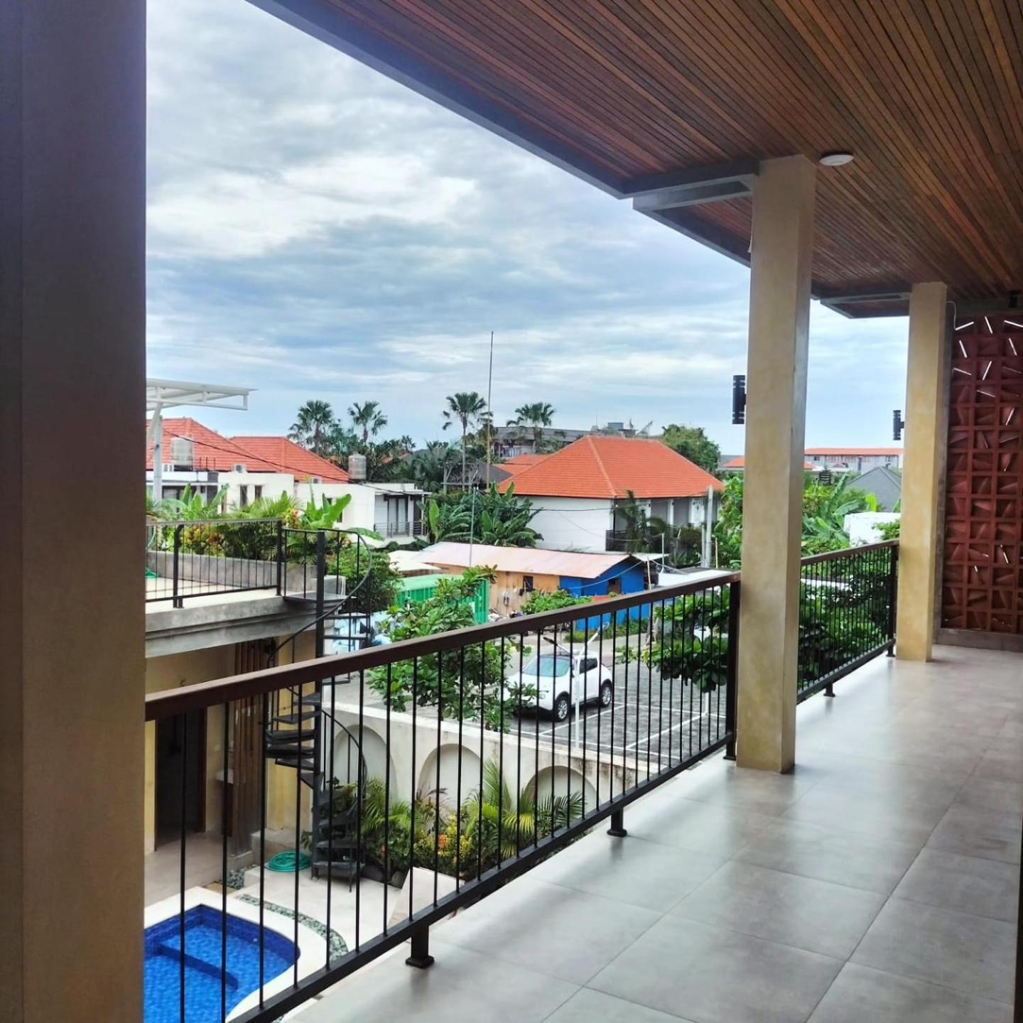 Deluxe Double Room with Balcony - Photo 12