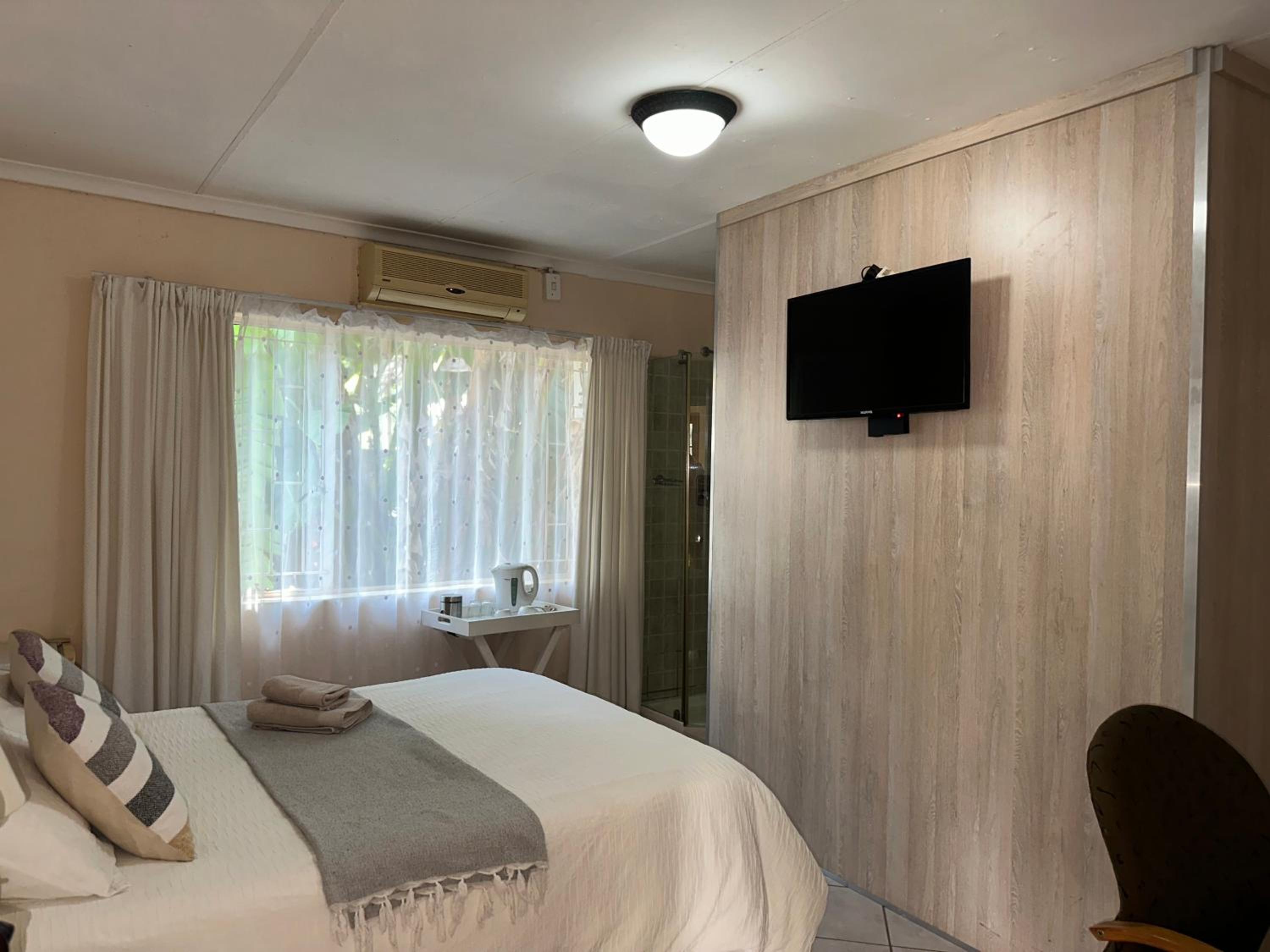 Double Room with Private Bathroom photo 2