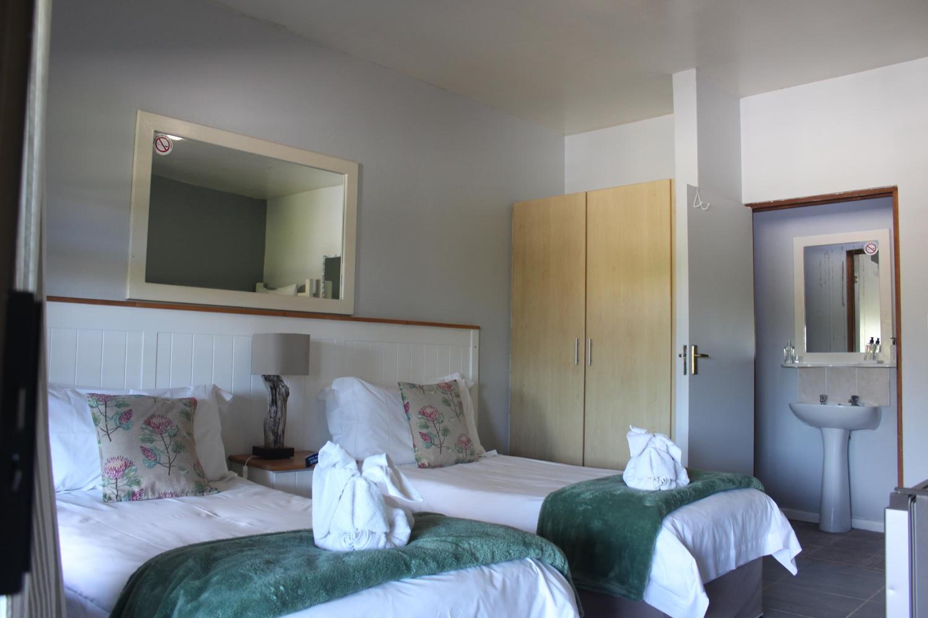 Twin Room - Photo 2