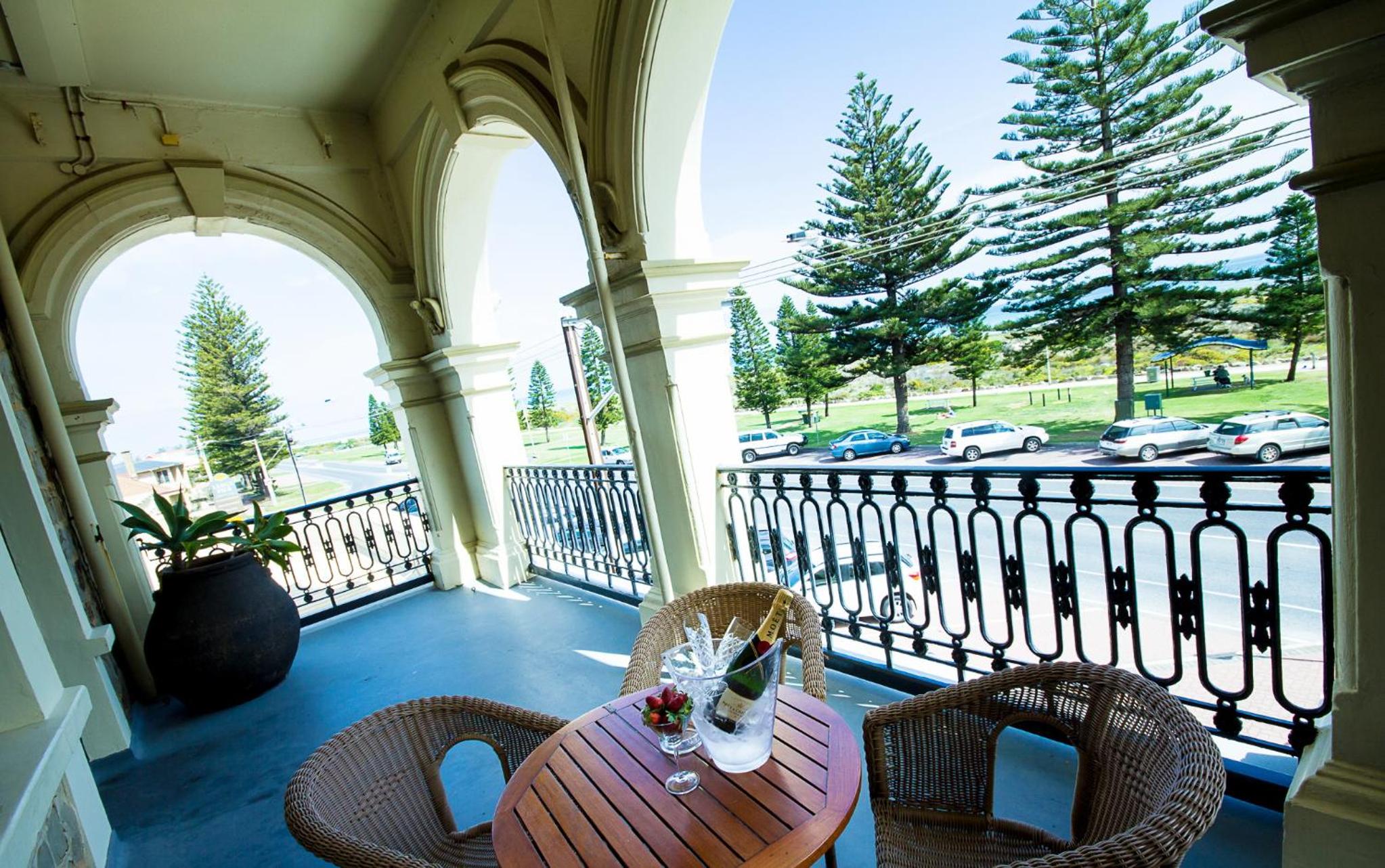 Executive Heritage Spa Suite photo 3