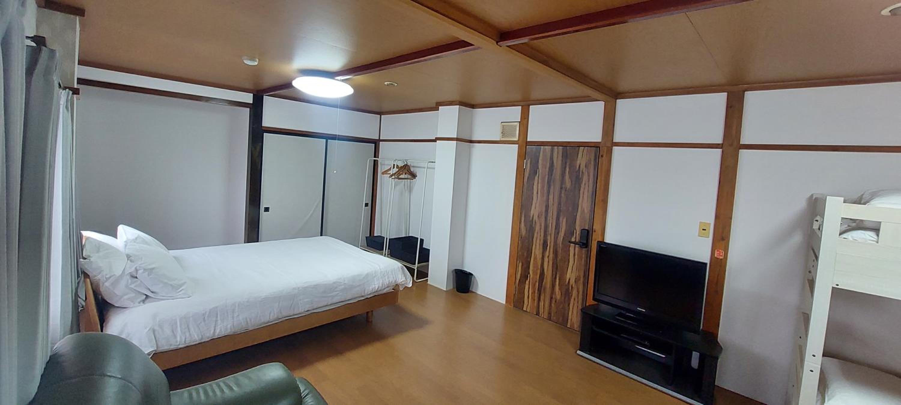 Family Room with Mountain View photo 2