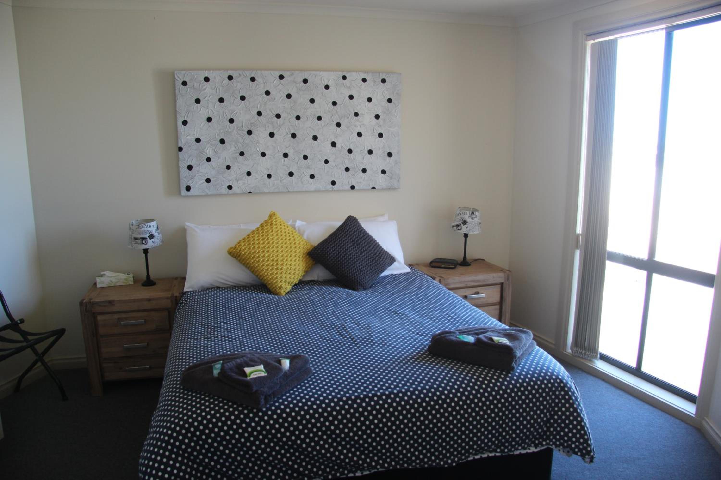 One-Bedroom Apartment with Sea View