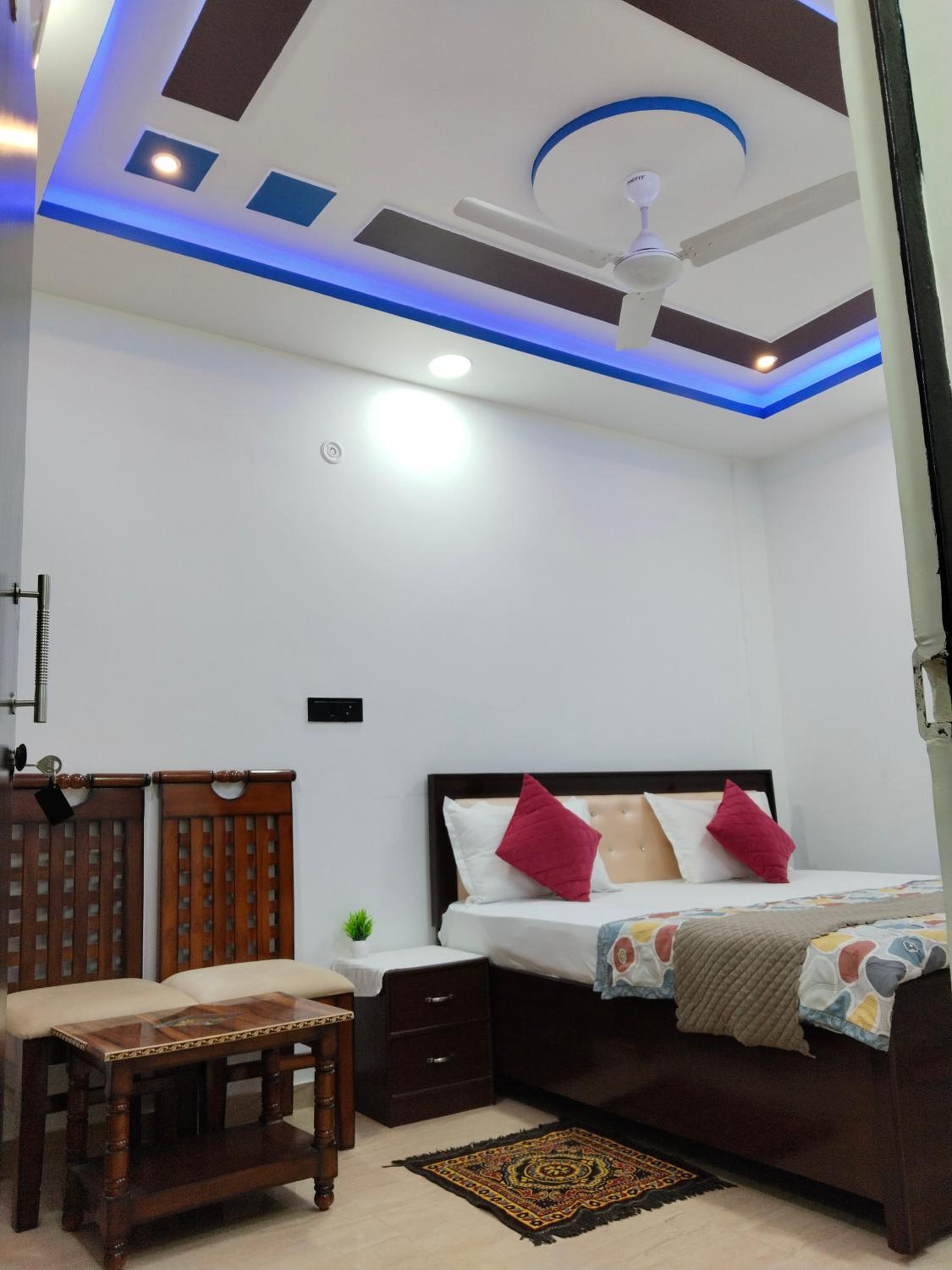 Deluxe Double Room (2 Adults + 1 Child) photo 2
