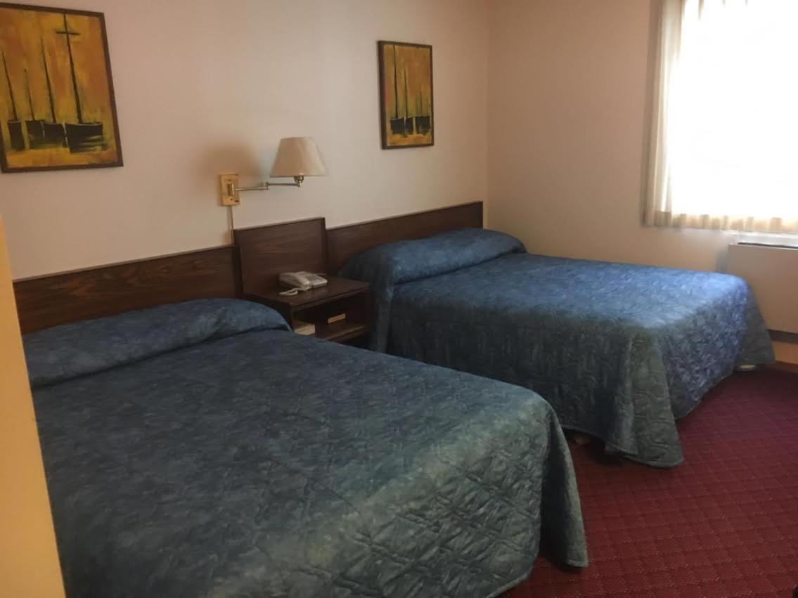 Double Room with Two Double Beds photo 1