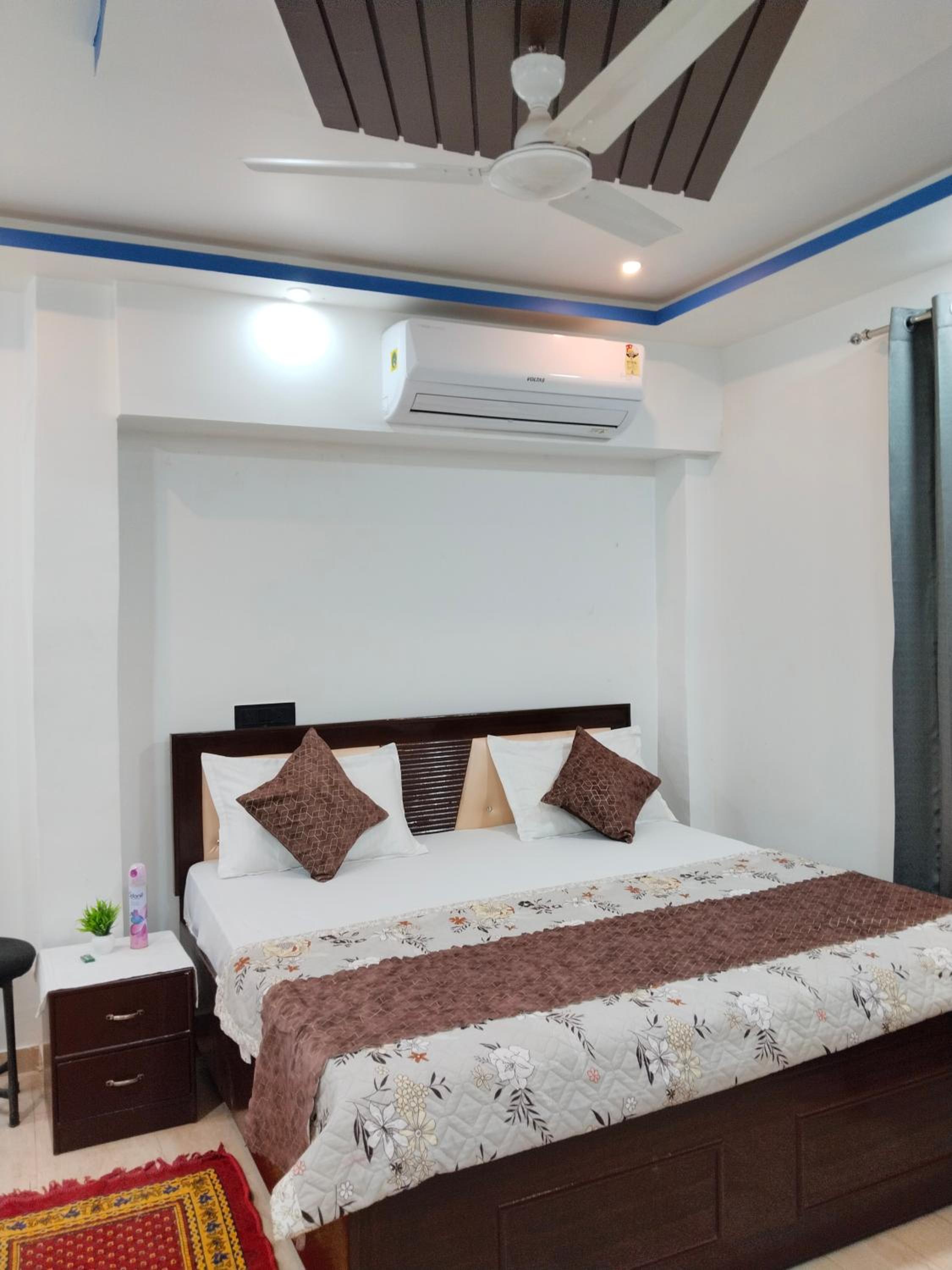 Deluxe Double Room (2 Adults + 1 Child) photo 3