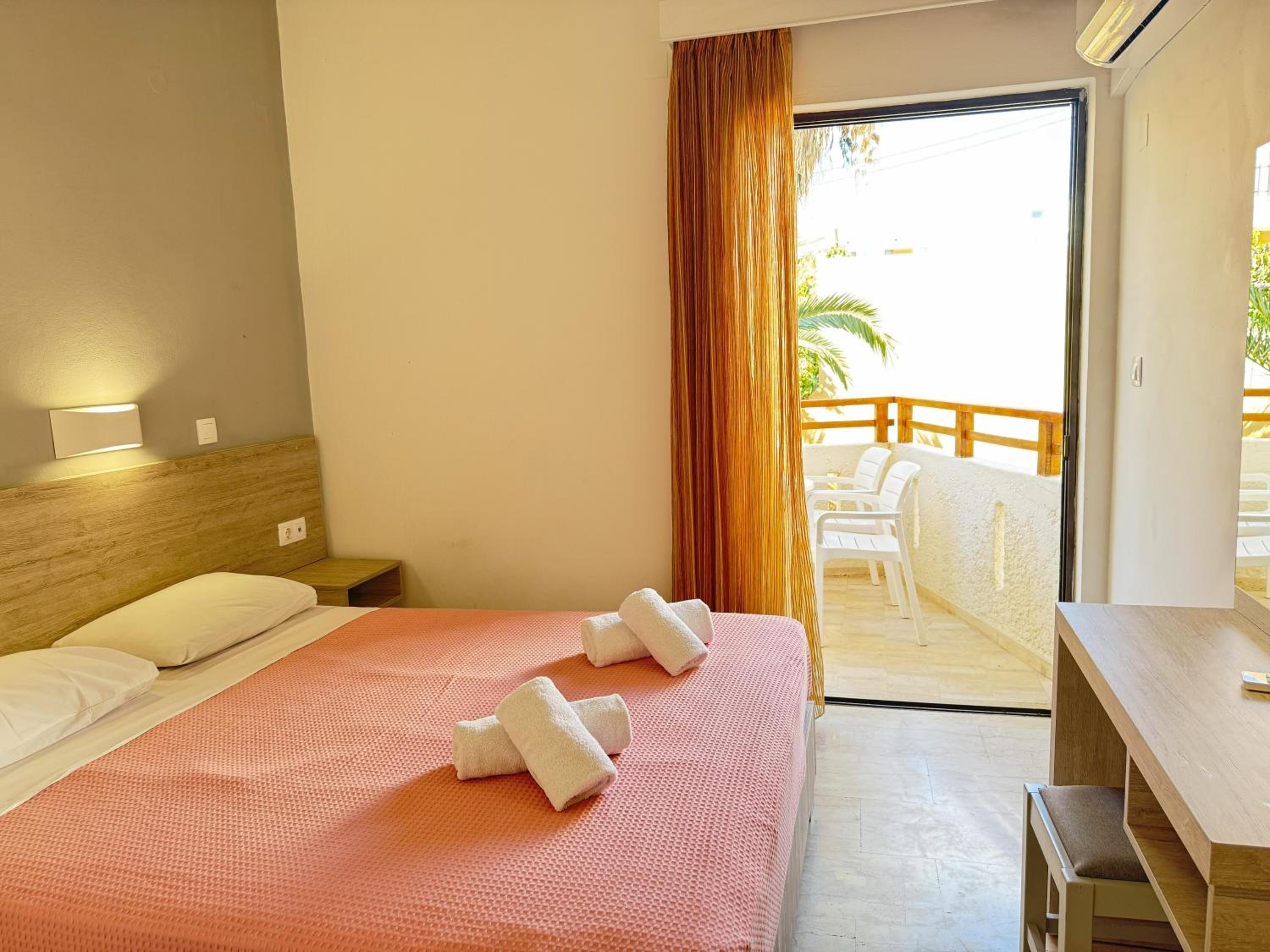 One-Bedroom Apartment with Garden View photo 1