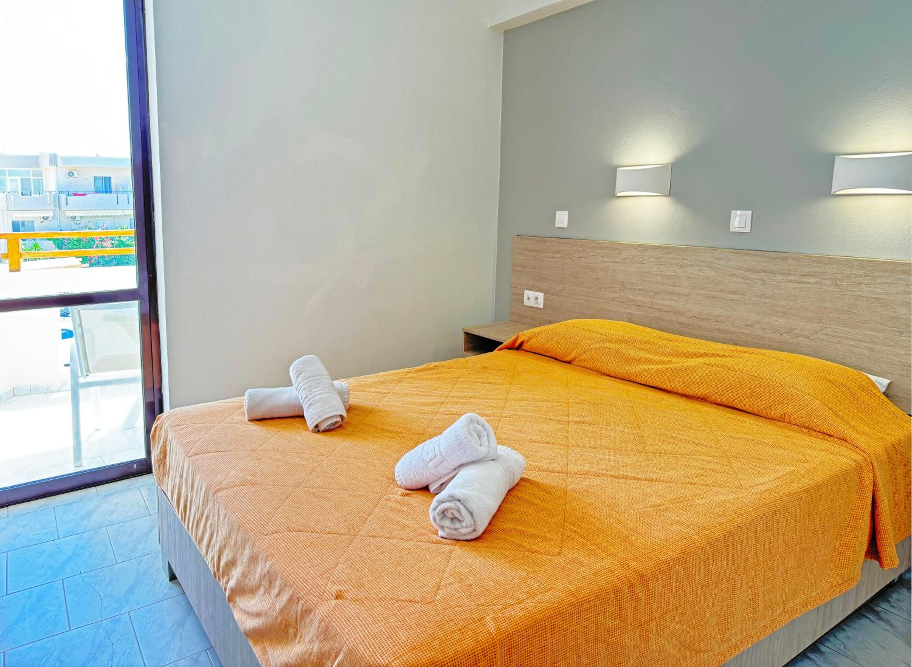 One-Bedroom Apartment with Side Sea View photo 1