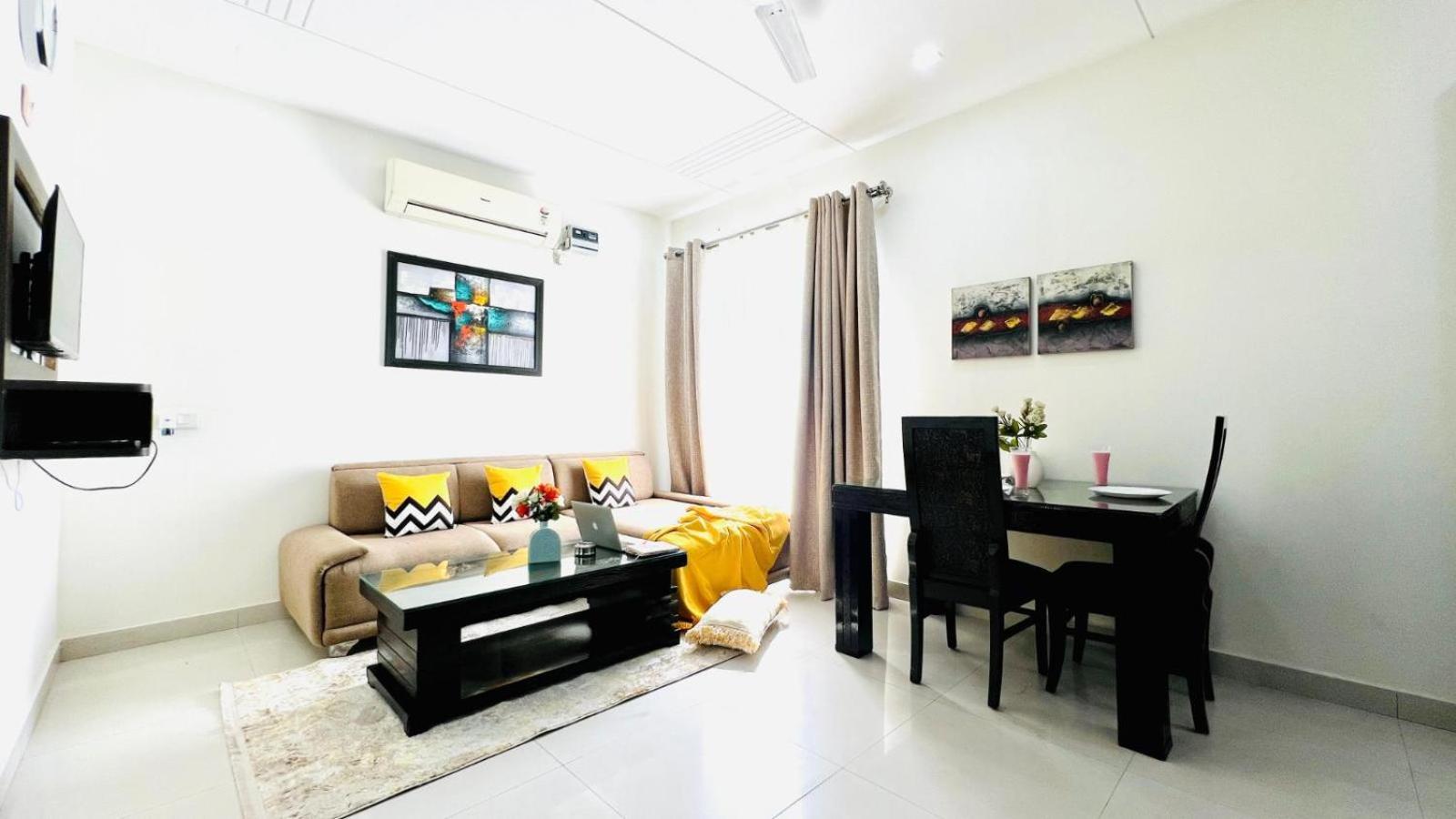 One-Bedroom Apartment photo 1