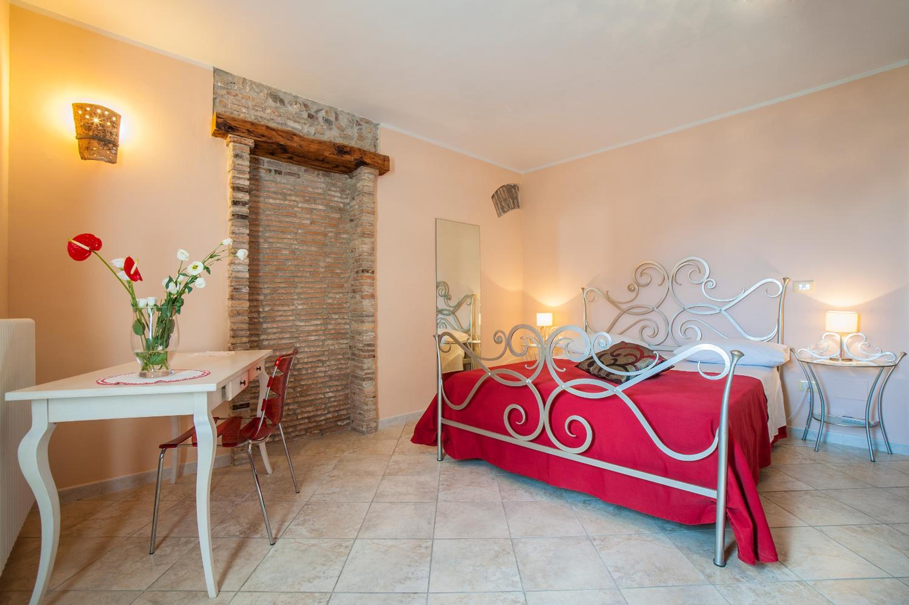 Deluxe Double Room (2 Adults + 1 Child) photo 1