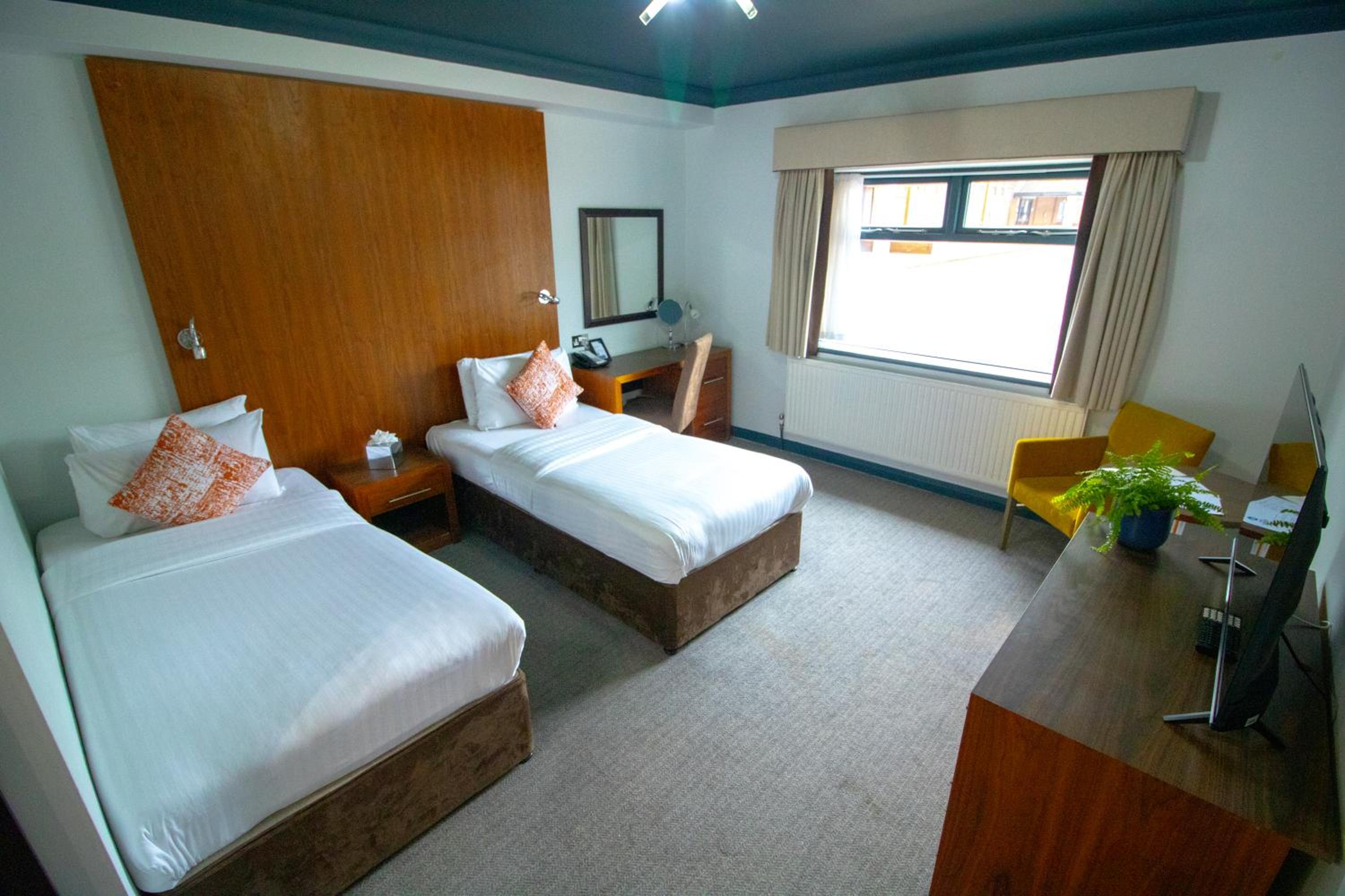 Standard Twin Room - Photo 1