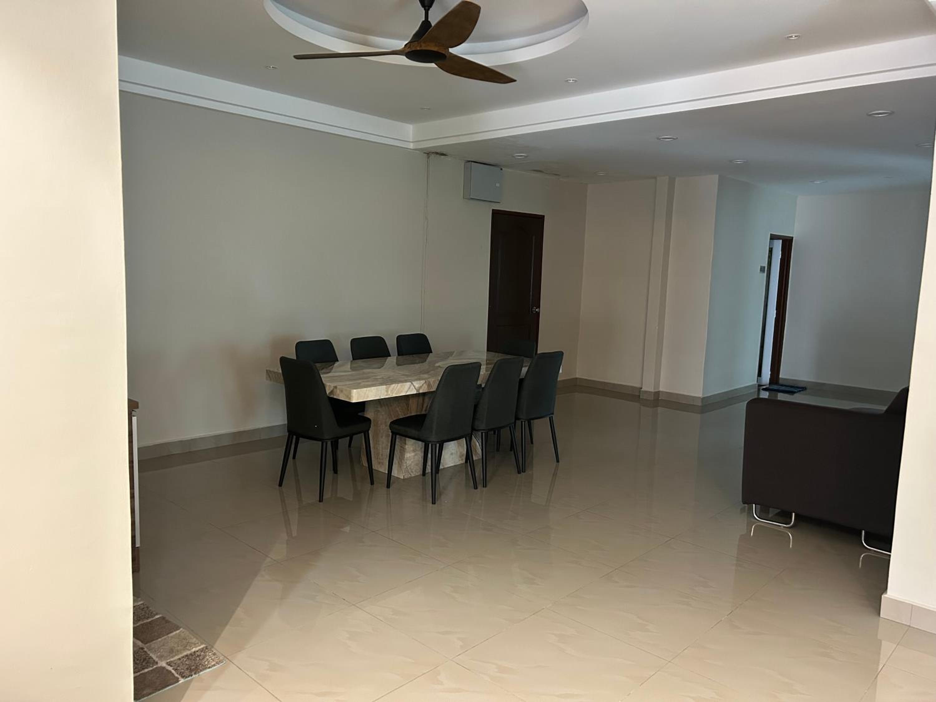 One-Bedroom Apartment photo 2
