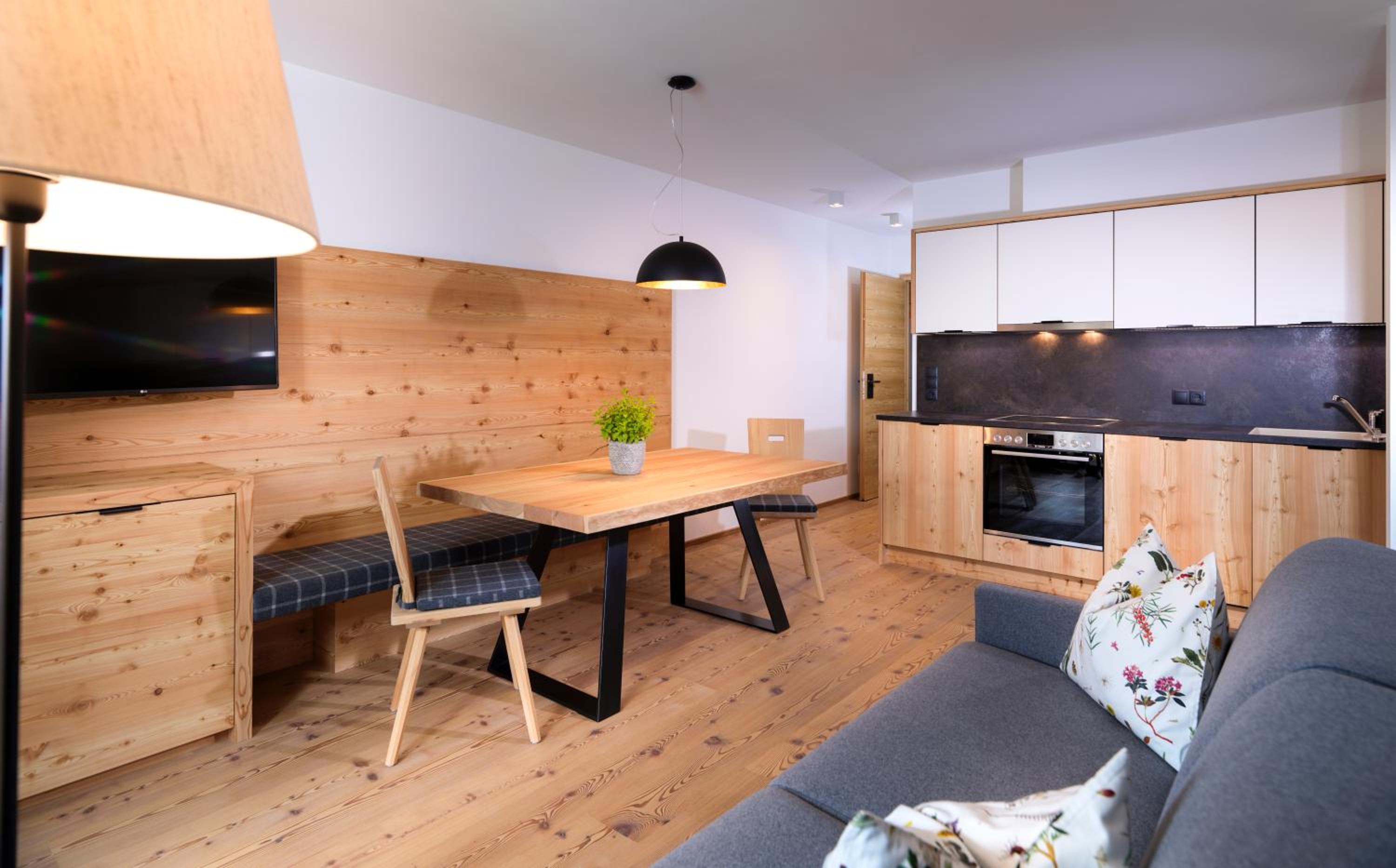 One-Bedroom Apartment with View
