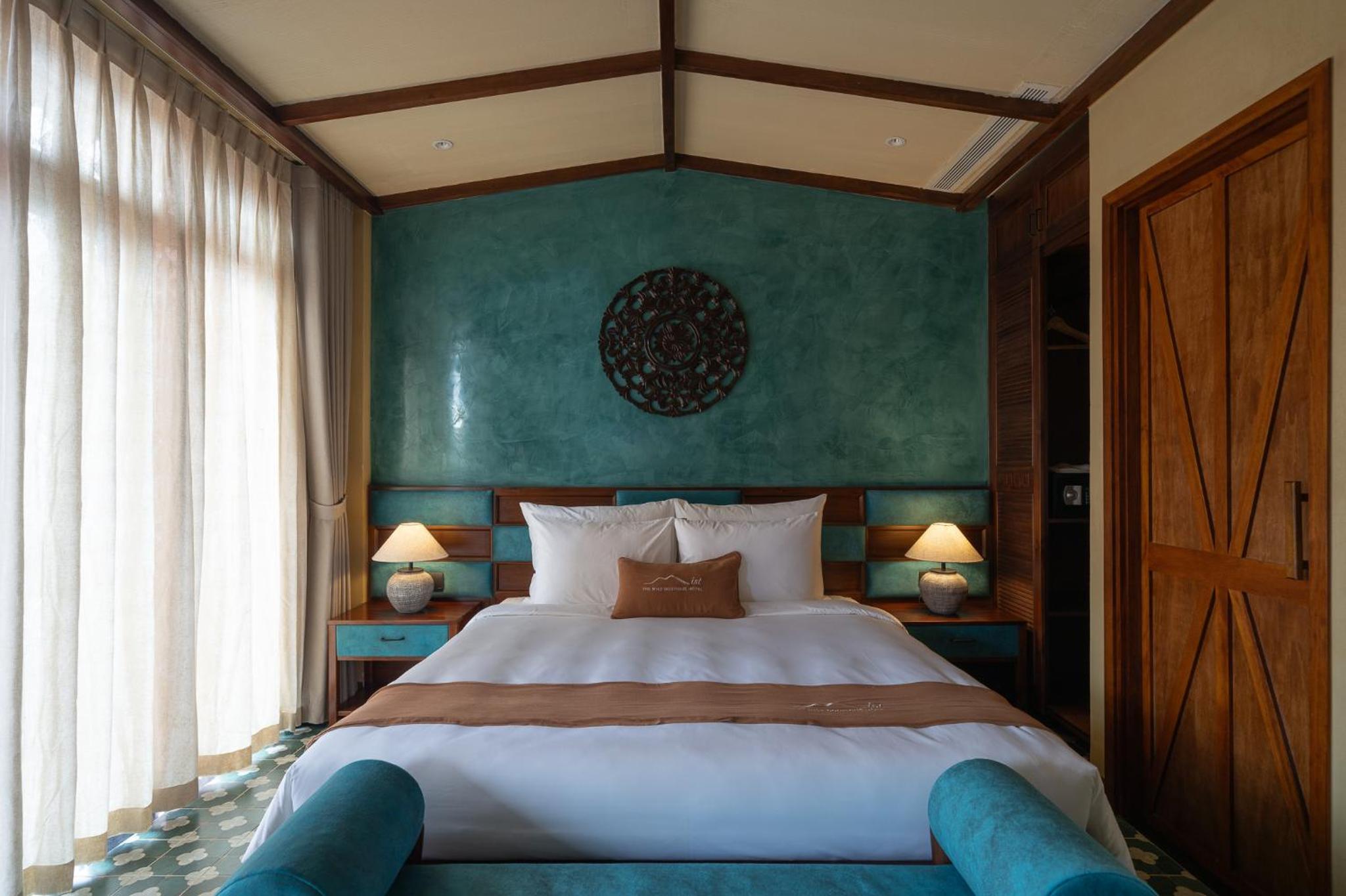 Deluxe Double Room with Balcony - Photo 5