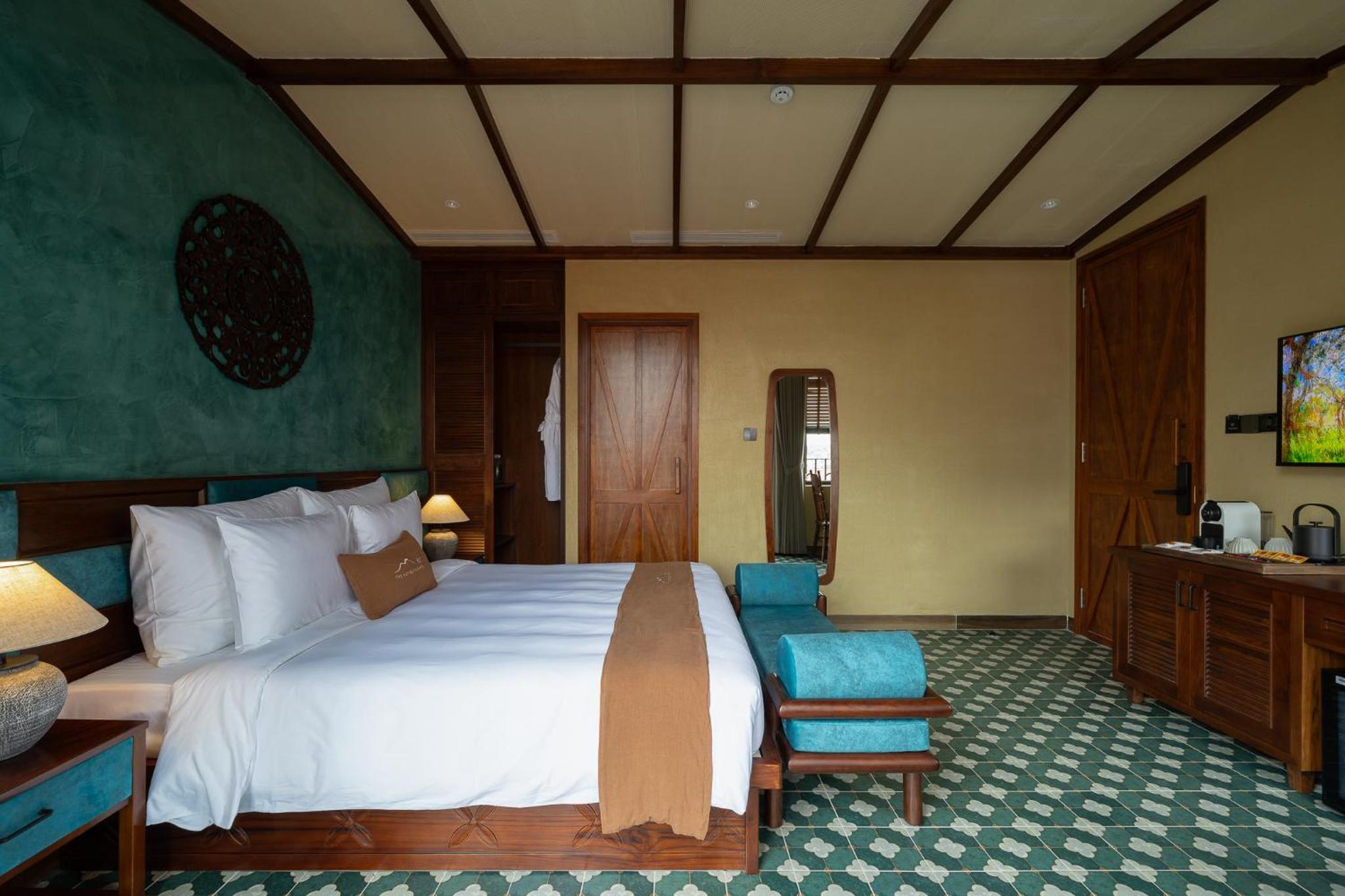 Deluxe Double Room with Balcony - Photo 2