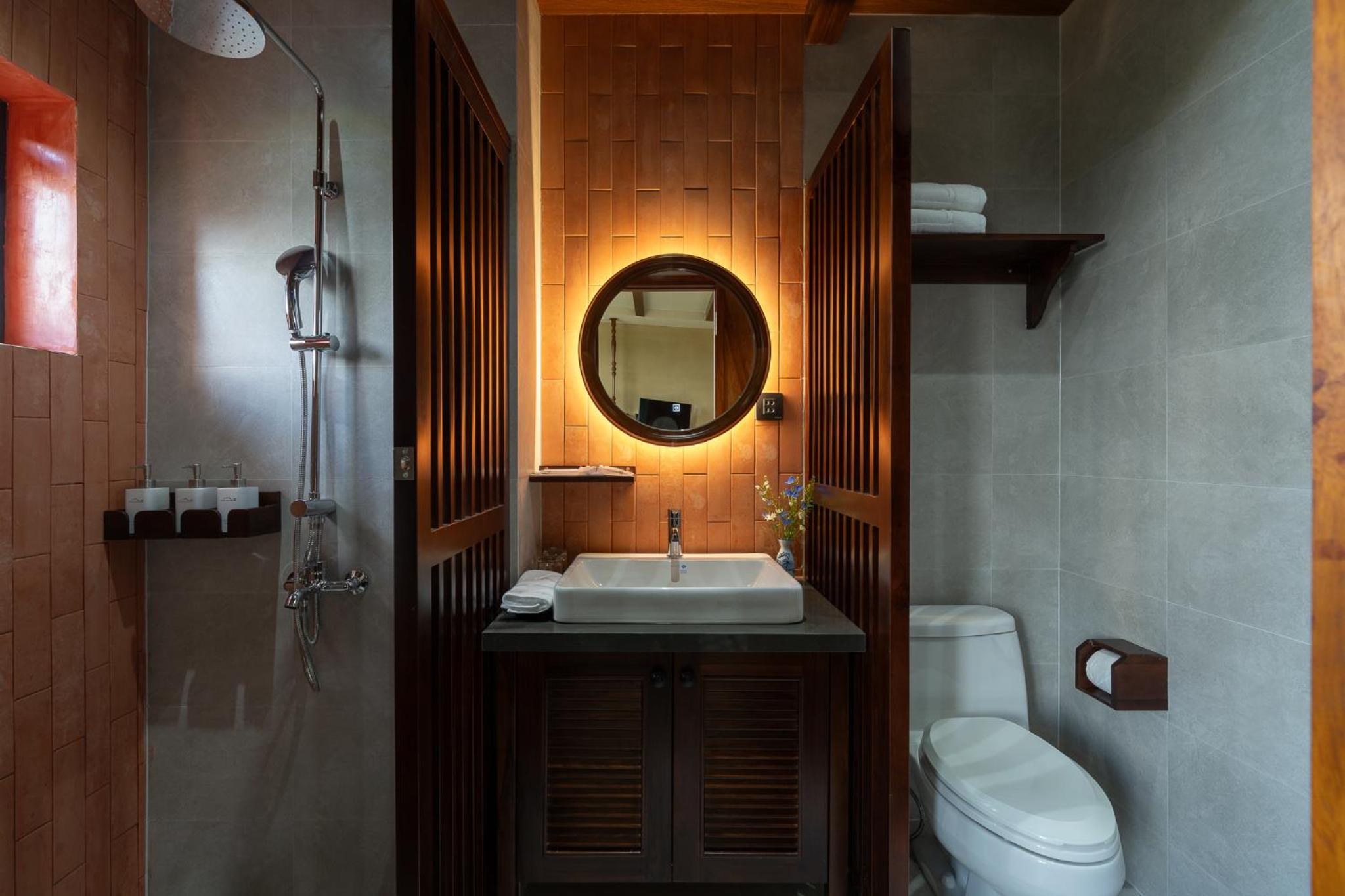 Deluxe Double Room with Balcony - Photo 6