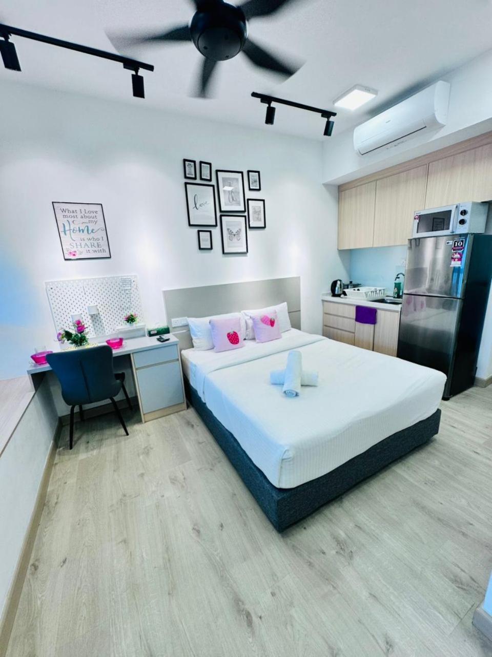 Deluxe Queen Studio