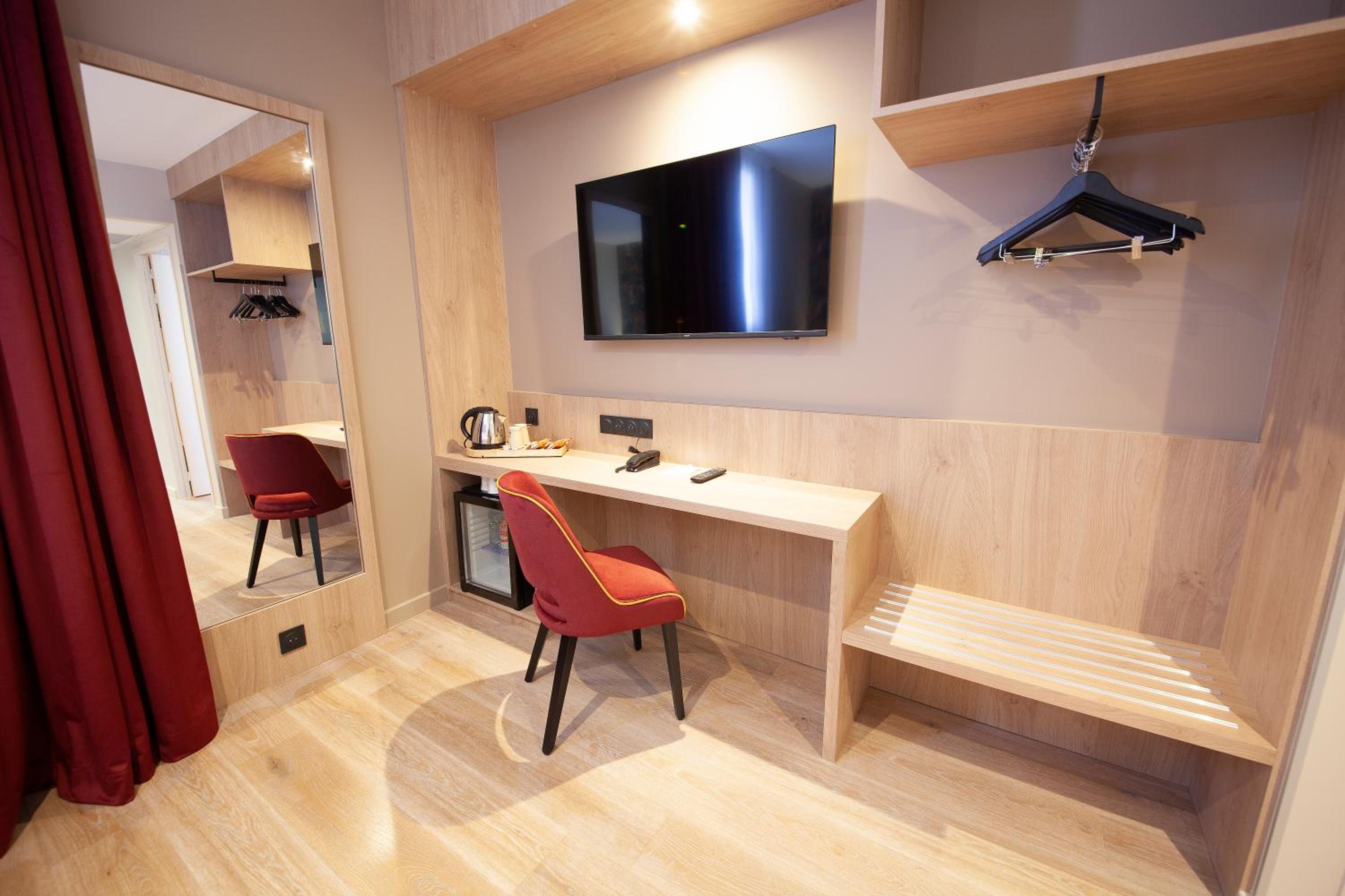 Family Room - Photo 4