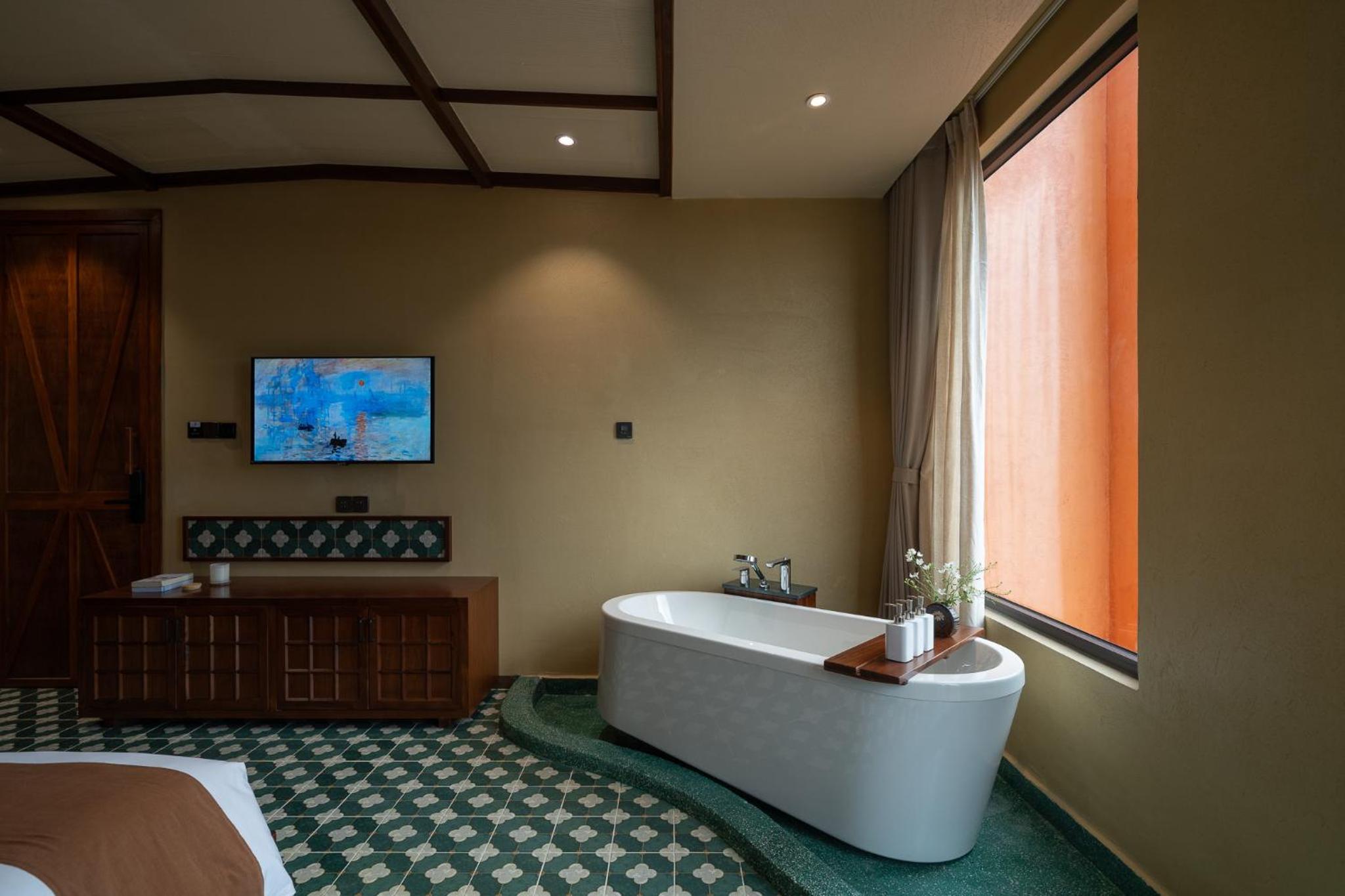 Suite with Mountain View - Photo 4