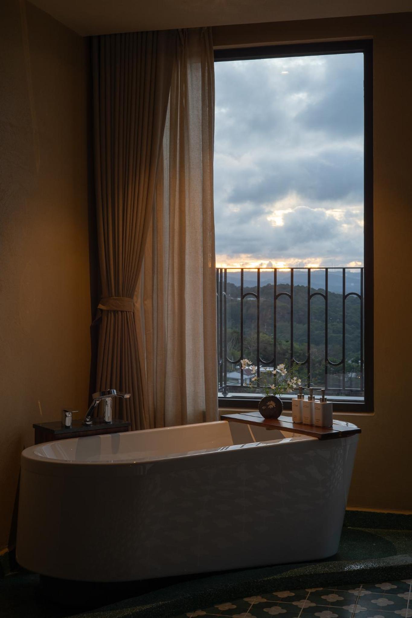 Suite with Mountain View - Photo 2