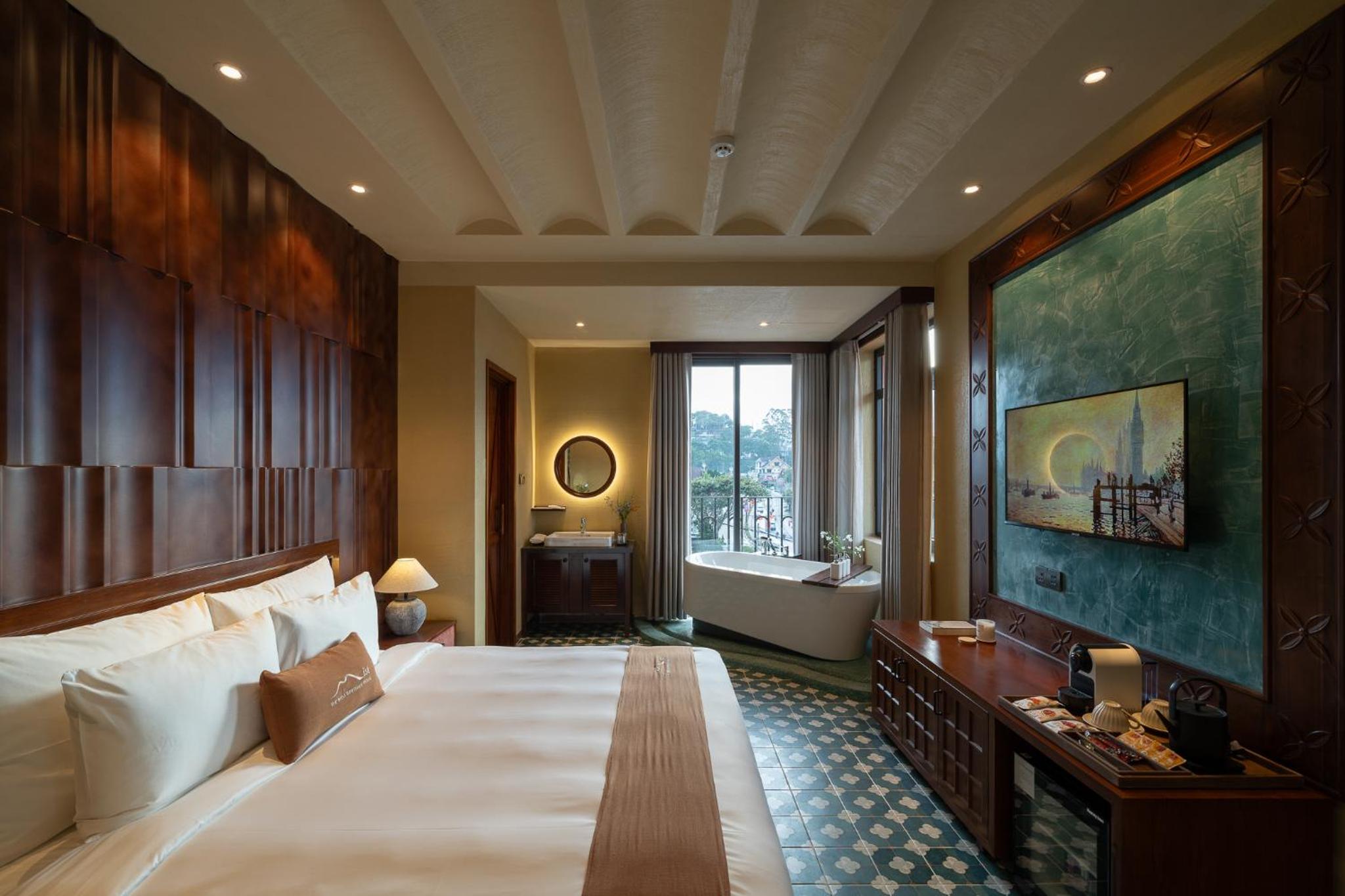 Suite with City View - Photo 3