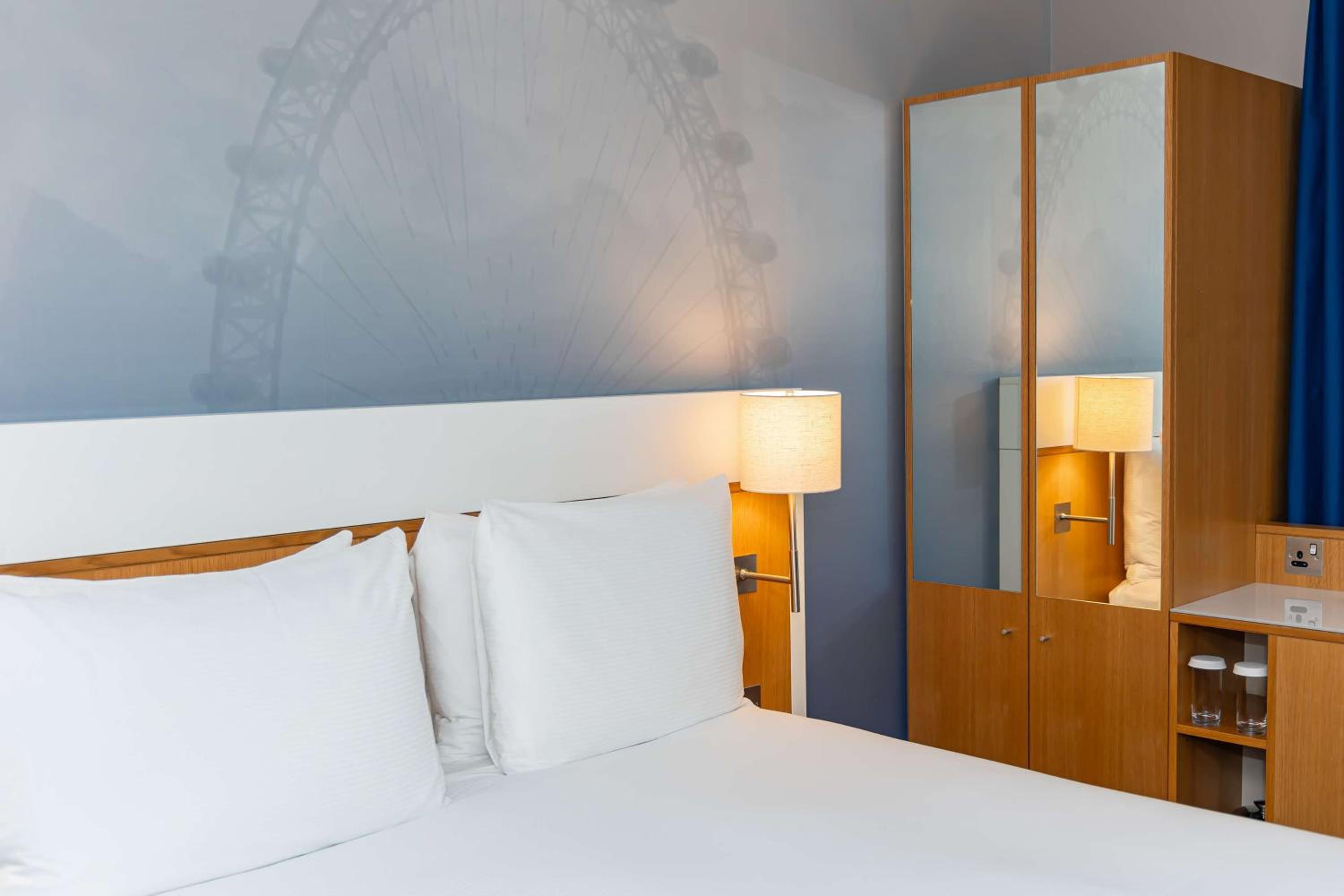 Queen Room - Accessible photo 3