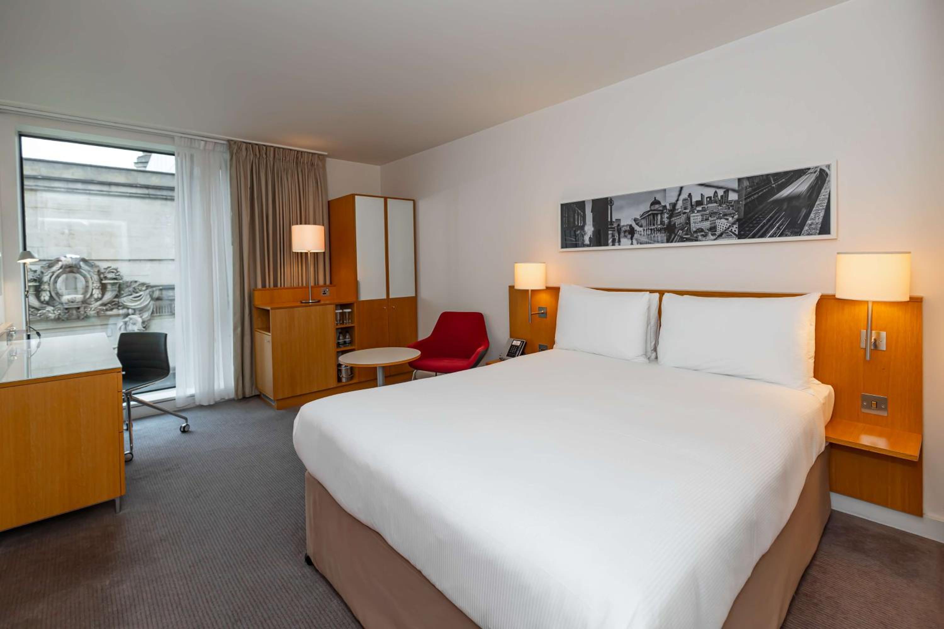 Queen Room photo 3