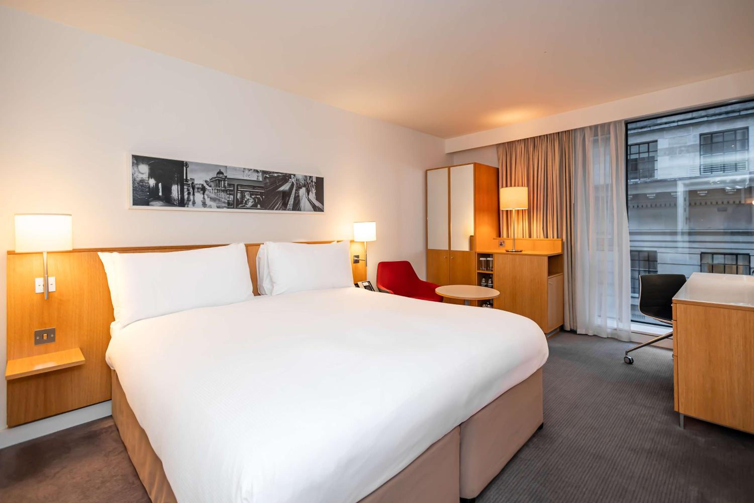 Deluxe King Room photo 2