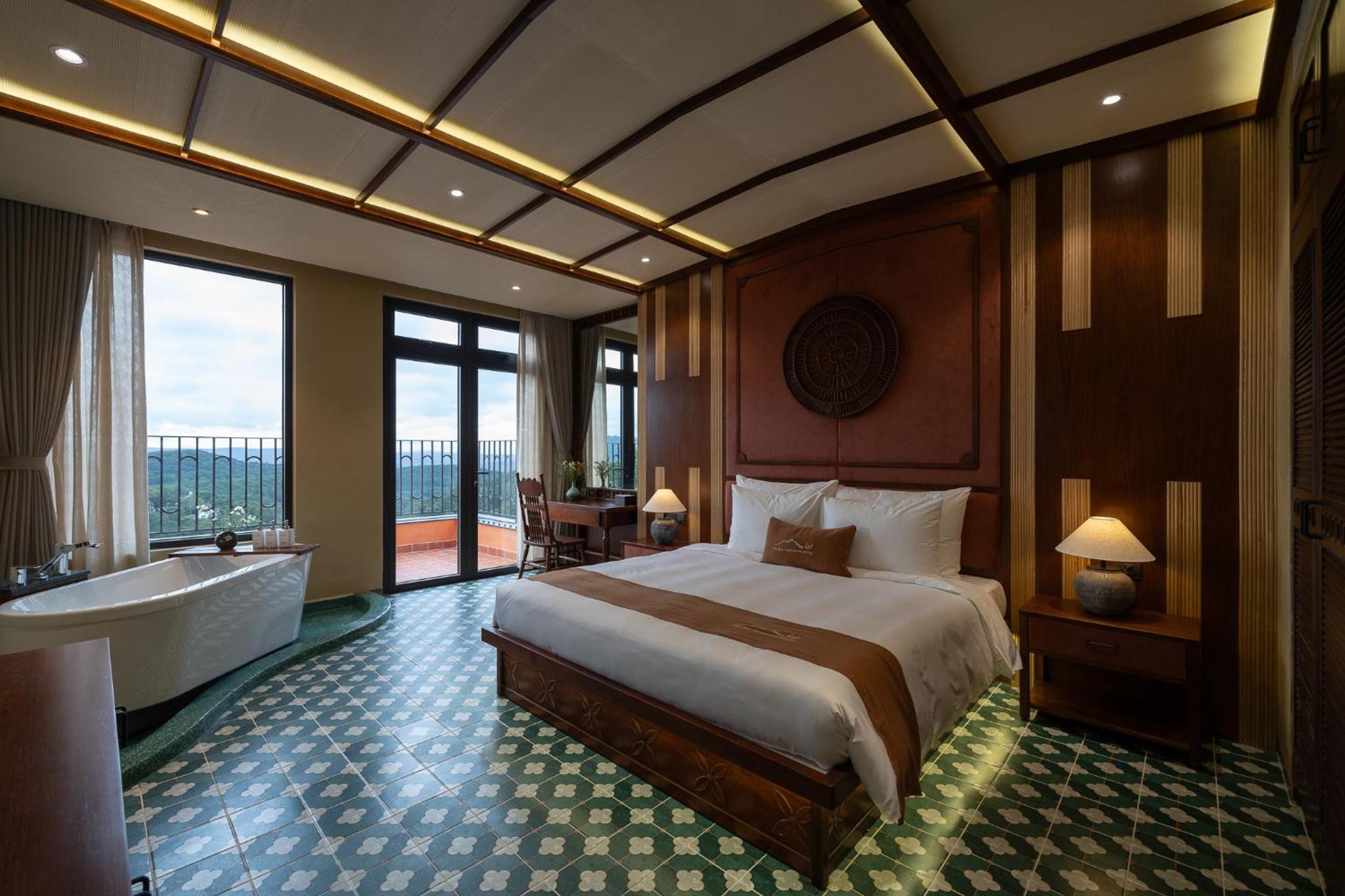 Executive Suite - Photo 1