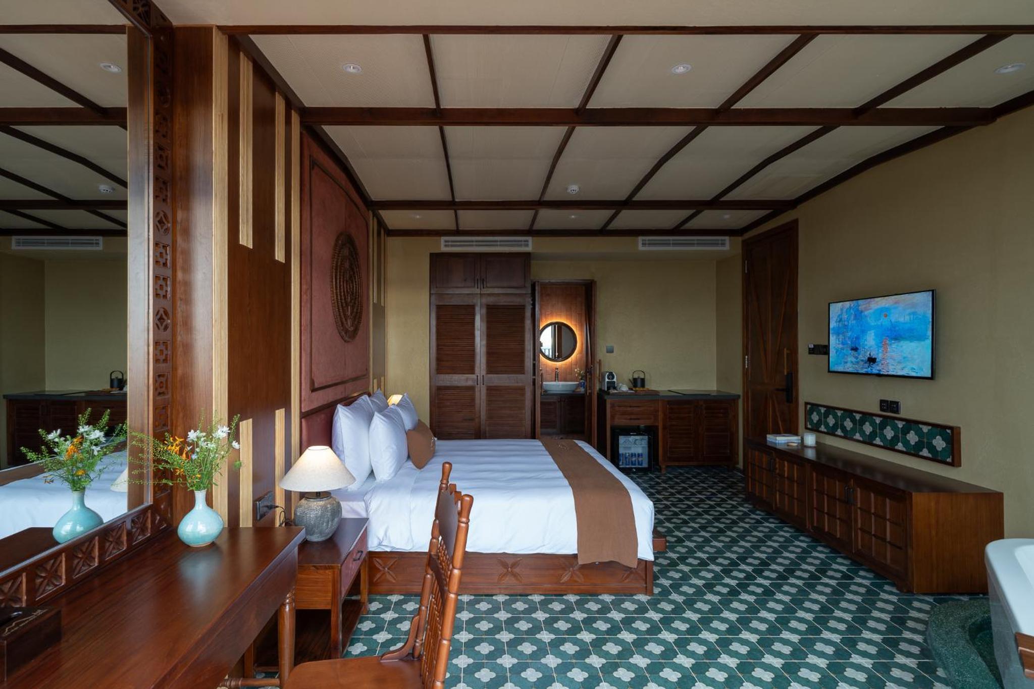 Executive Suite - Photo 4
