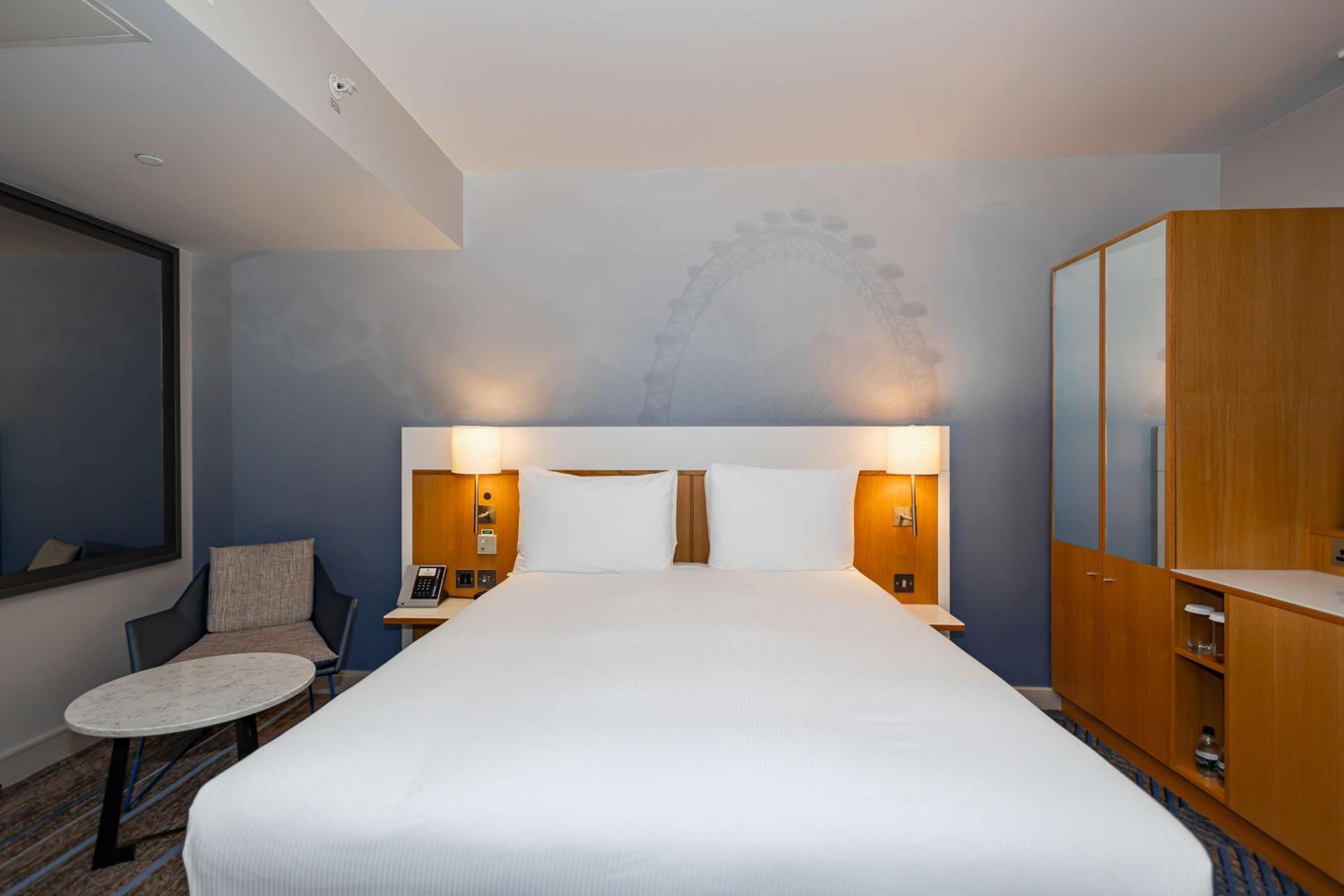 Queen Room - Accessible photo 3