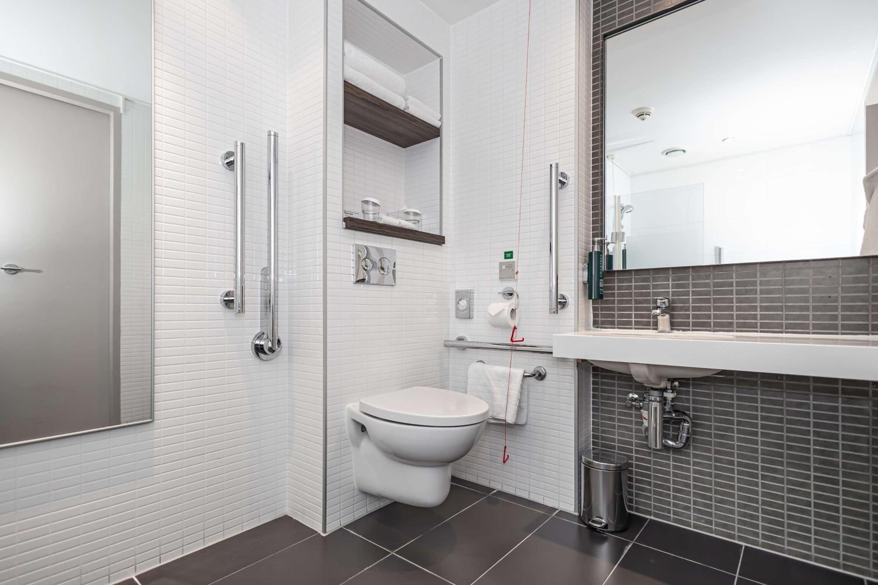 Queen Room - Accessible, photo 7