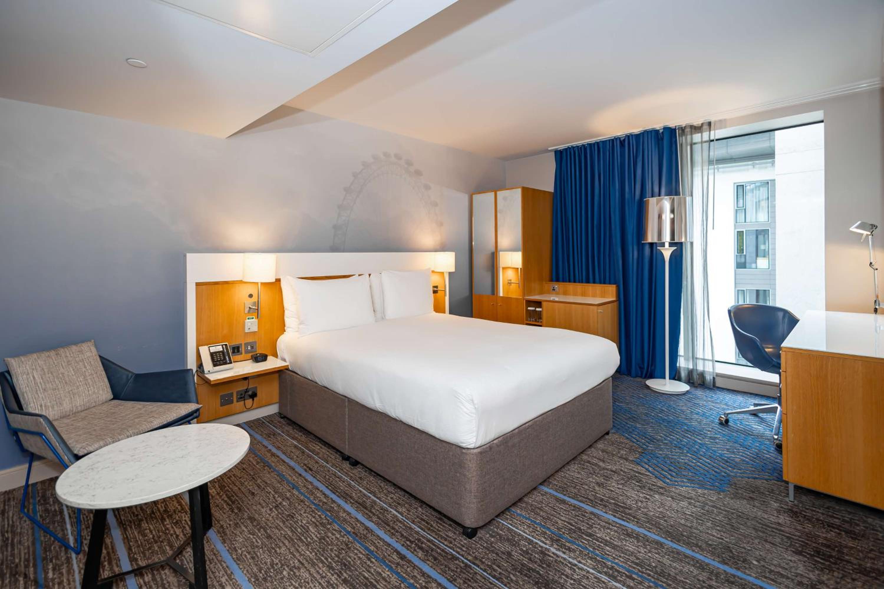 Queen Room - Accessible photo 2