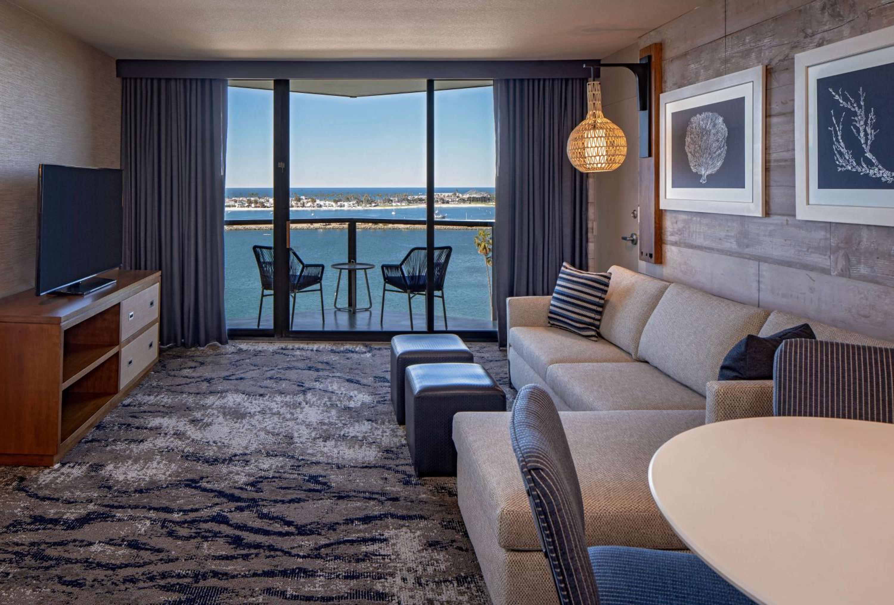 Corner Suite - Photo 2